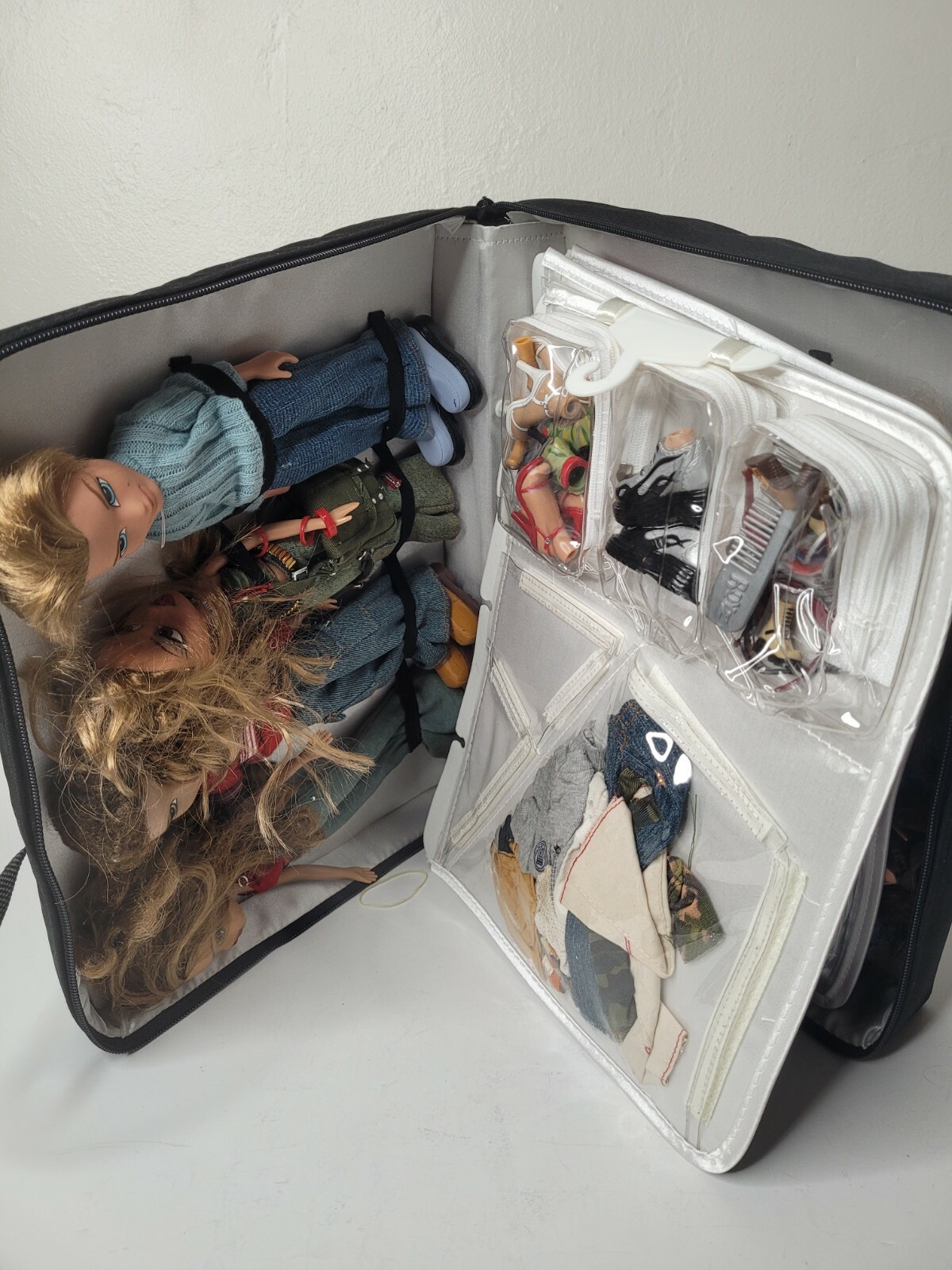 Huge Lot of Bratz Dolls,Teenage Dolls, Carrying Case ,Clothing, Shoes