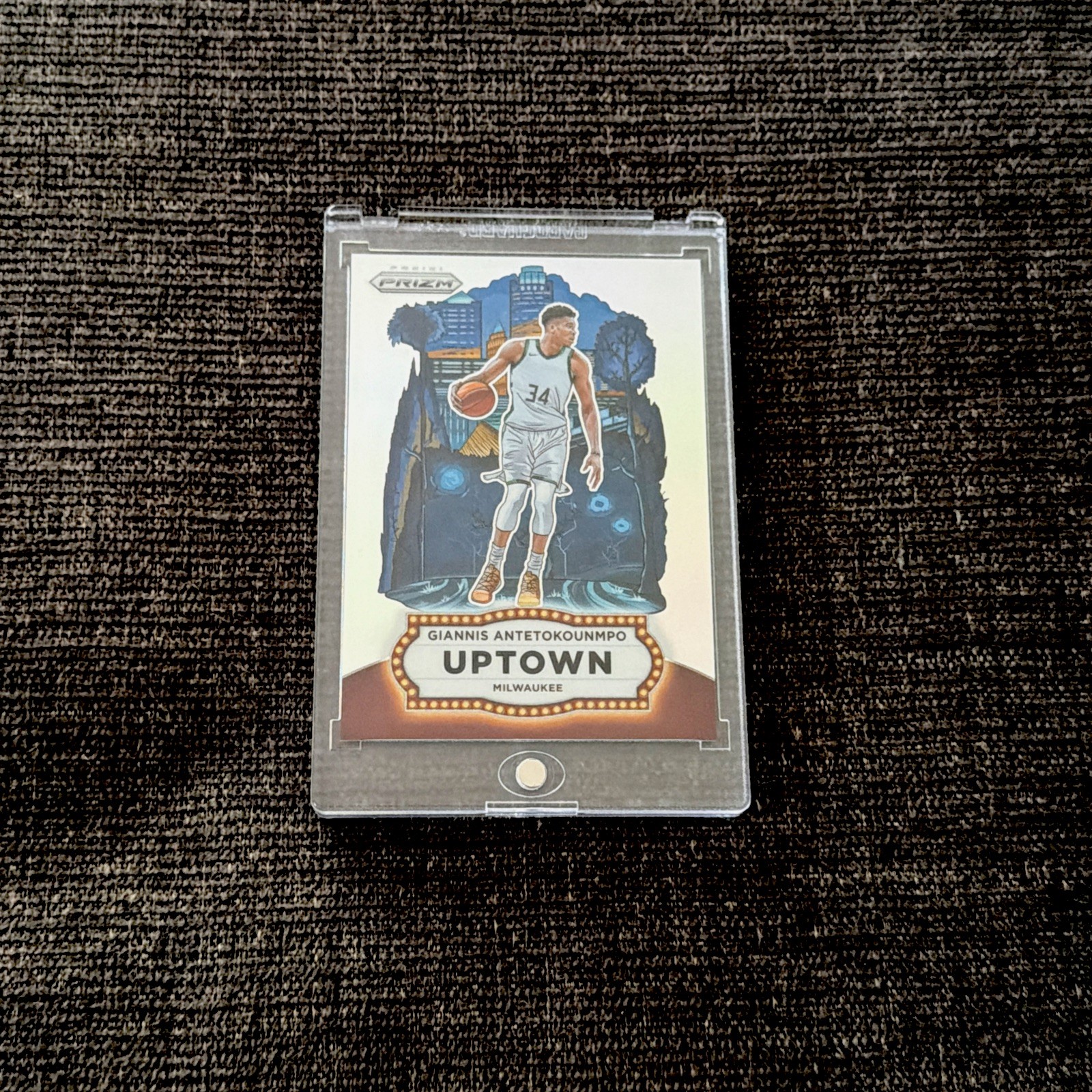 Panini 2025-26 Prizm Giannis Antetokounmpo Uptown Insert No. 15 Bucks -Case Hit