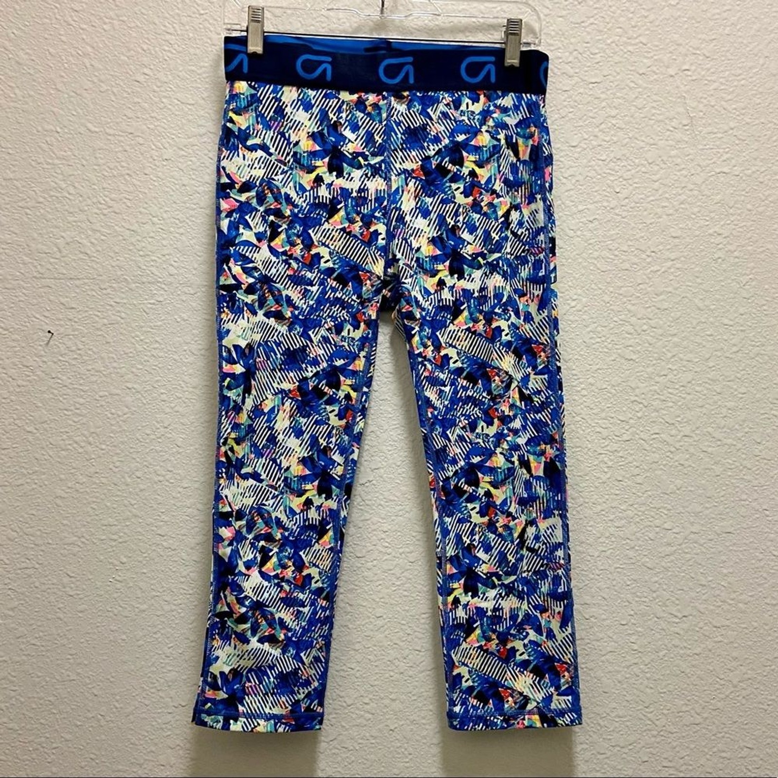 🆕 GapFit Neon Patterned Cropped Leggings - White, Blue, Pink & Yellow
