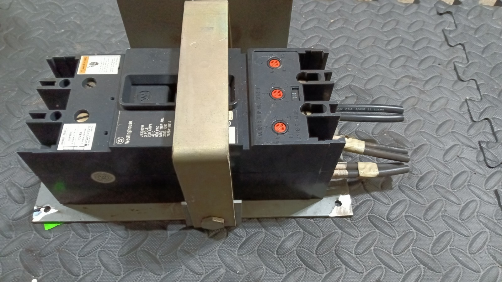 Westinghouse Circuit Breaker JB3200W  3 POLE 200 AMPS 40 C 600VAC