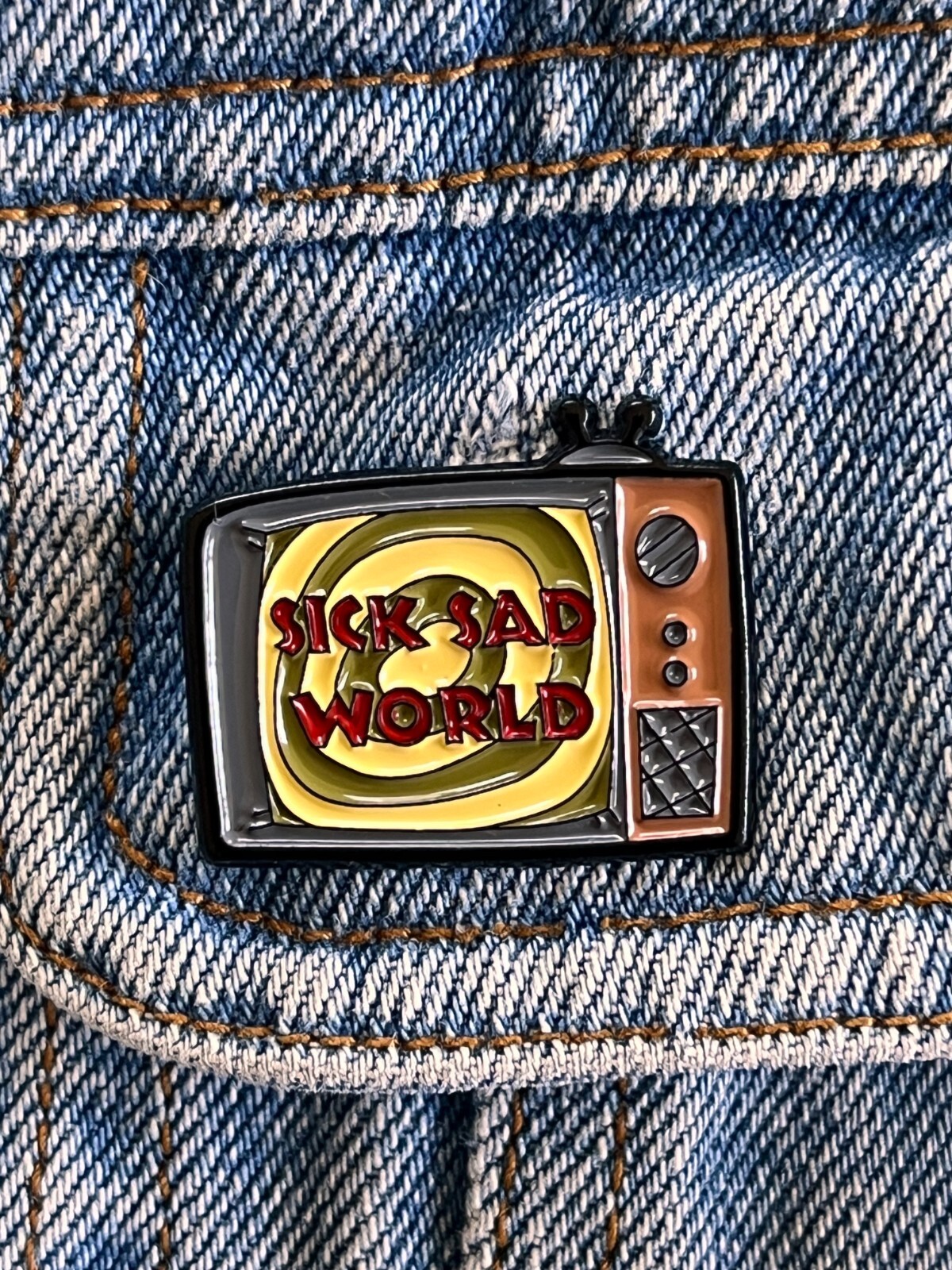 Daria - Sick Sad World - Enamel Pin / Badge - Excellent Condition Daria - Sick Sad World - Enamel Pin / Badge - Excellent Condition