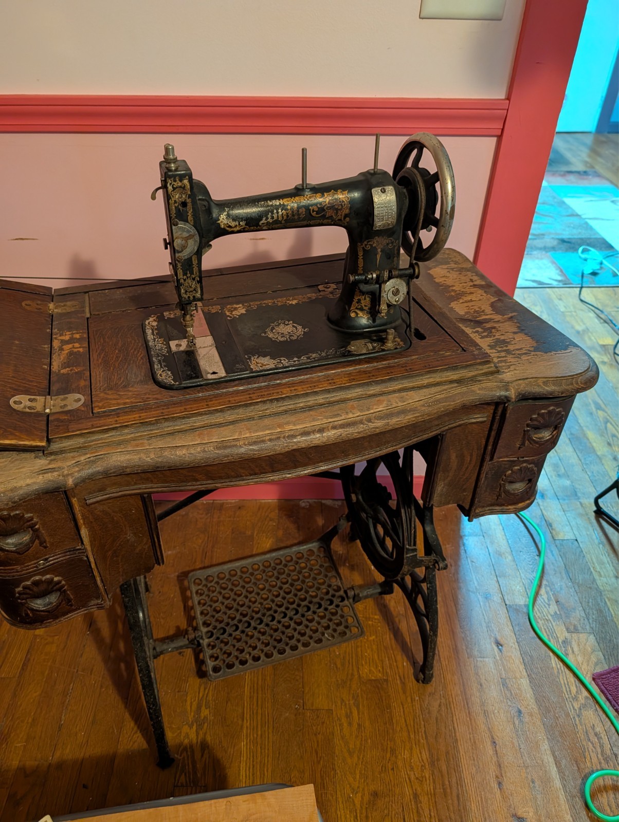 Rare Antique Early 1900 Vintage Singer Wooden Desk Sewing Machine Treadle Rare Antique Early 1900 Vintage Singer Wooden Desk Sewing Machine Treadle
