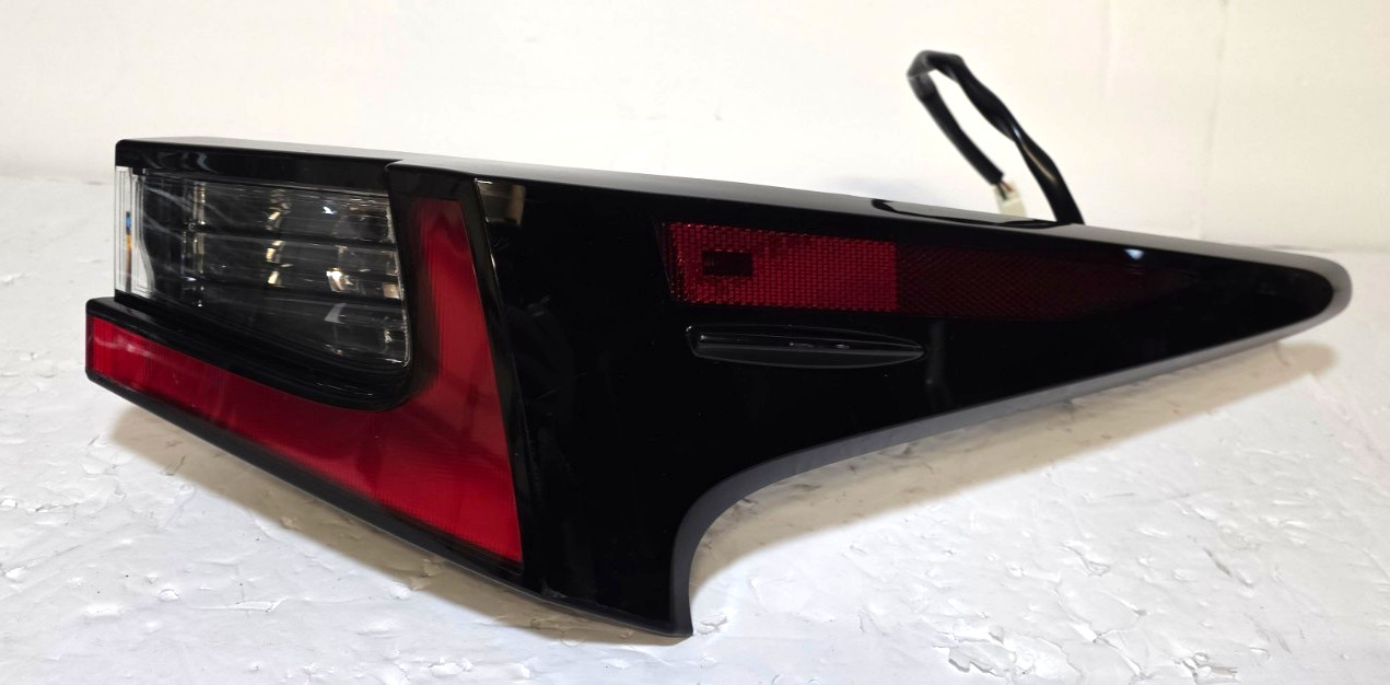 NICE 2021 2022 2023 2024 2025 LEXUS IS350 RIGHT TAIL LIGHT 81551-53351 OEM