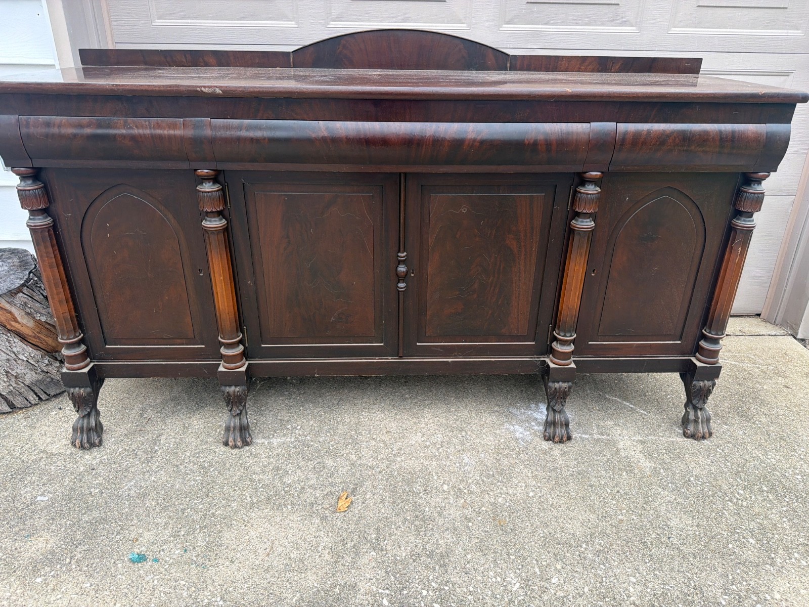 Antique buffet, dating 1800’s, claw feet, 2 keys, very nice and heavy Antique buffet, dating 1800’s, claw feet, 2 keys, very nice and heavy