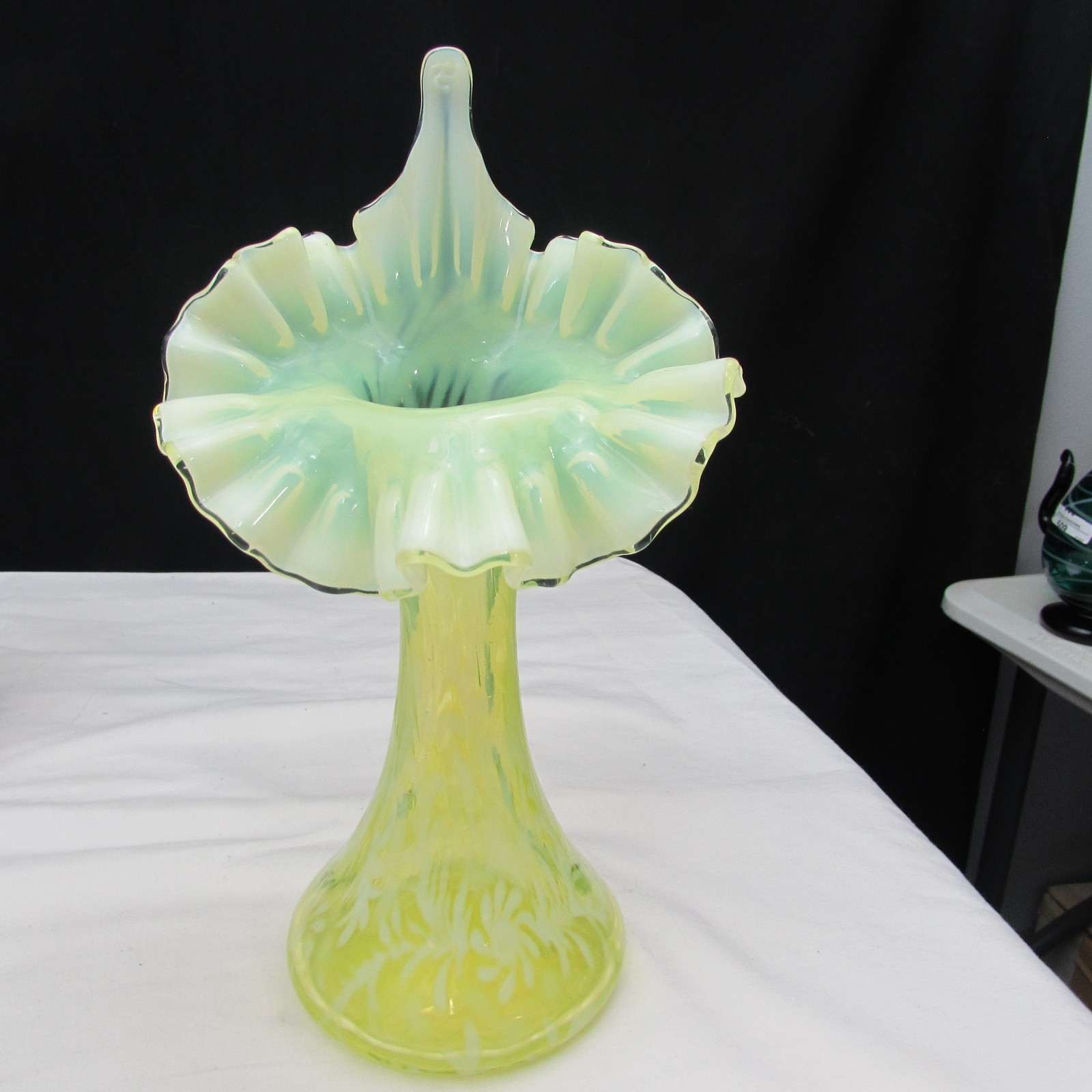 Fenton Topaz Opalescent Fern and Daisy JIP Tulip Vase GLOWS 1990's M237 Fenton Topaz Opalescent Fern and Daisy JIP Tulip Vase GLOWS 1990's M237