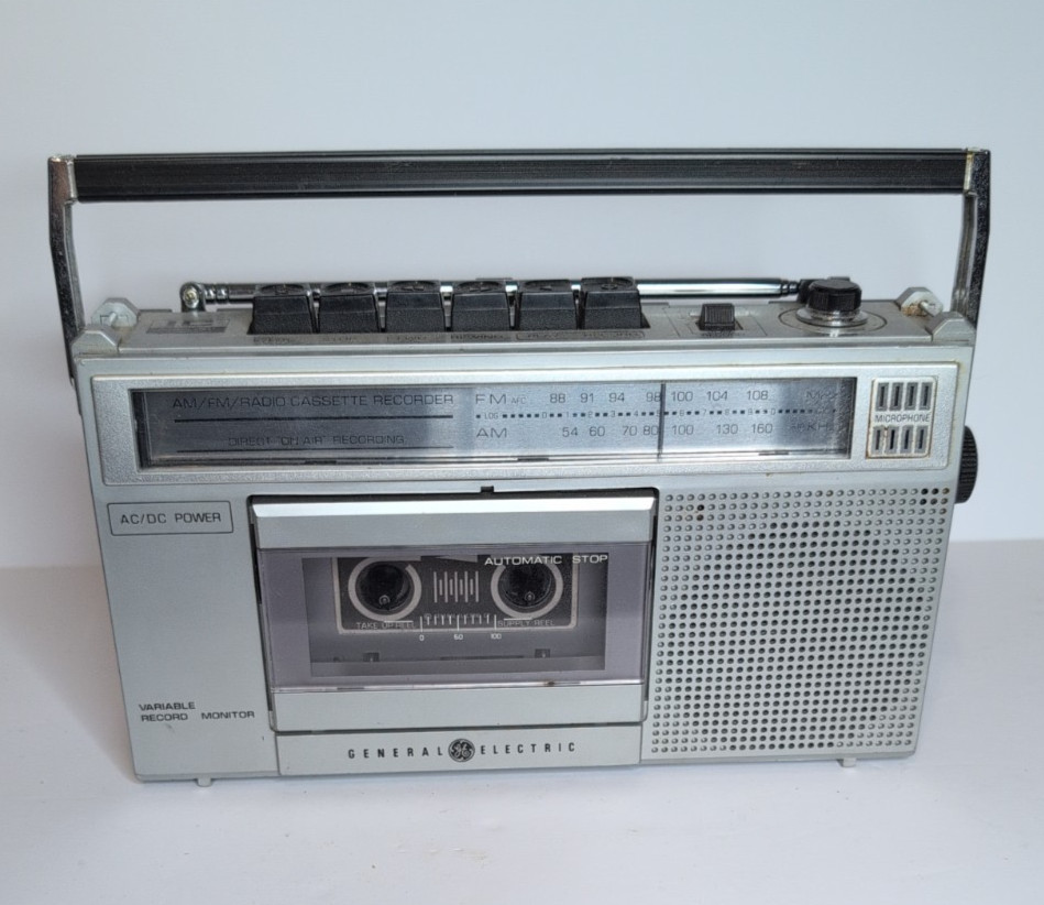VTG General Electric Model 3-5219A Radio/Cassette Recorder Tested Partly Works