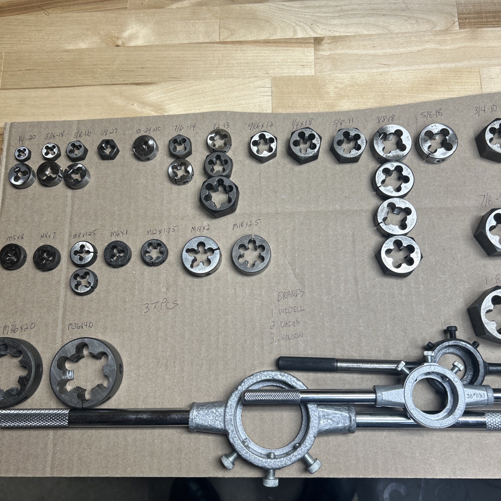 Widell/Hanson/China Die lots. Total of 37 pieces. See pictures for sizes Widell/Hanson/China Die lots. Total of 37 pieces. See pictures for sizes