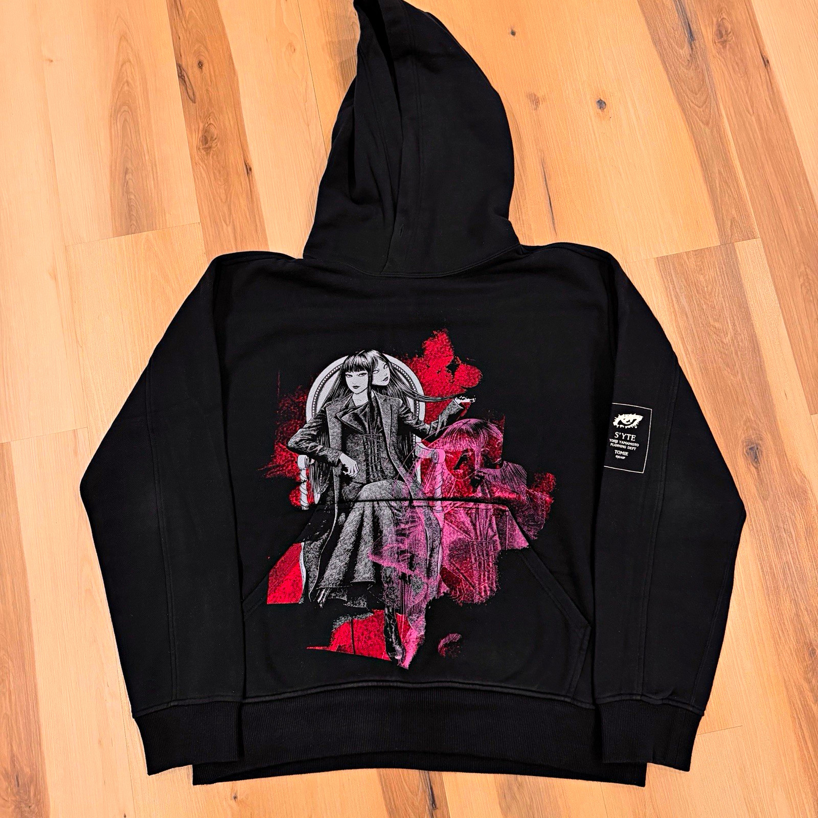 S\'YTE Yohji Yamamoto Tomie Graphic Print Pullover Hoodie Black Size M