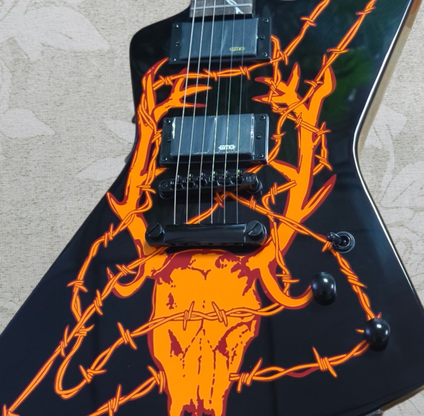 US Metallica’s James Hetfield MX-250 Electric guitar Custom Elk Skull Artwork US Metallica’s James Hetfield MX-250 Electric guitar Custom Elk Skull Artwork