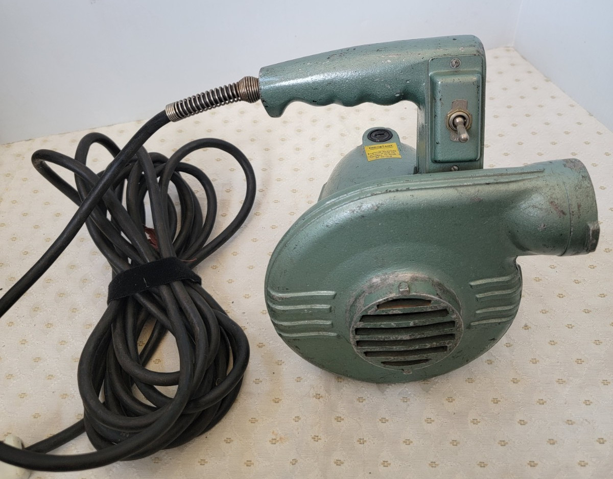 Vintage Ideal blower and cleaner (6.7 Amps = 1 hp) Tested works good Vintage Ideal blower and cleaner (6.7 Amps = 1 hp) Tested works good