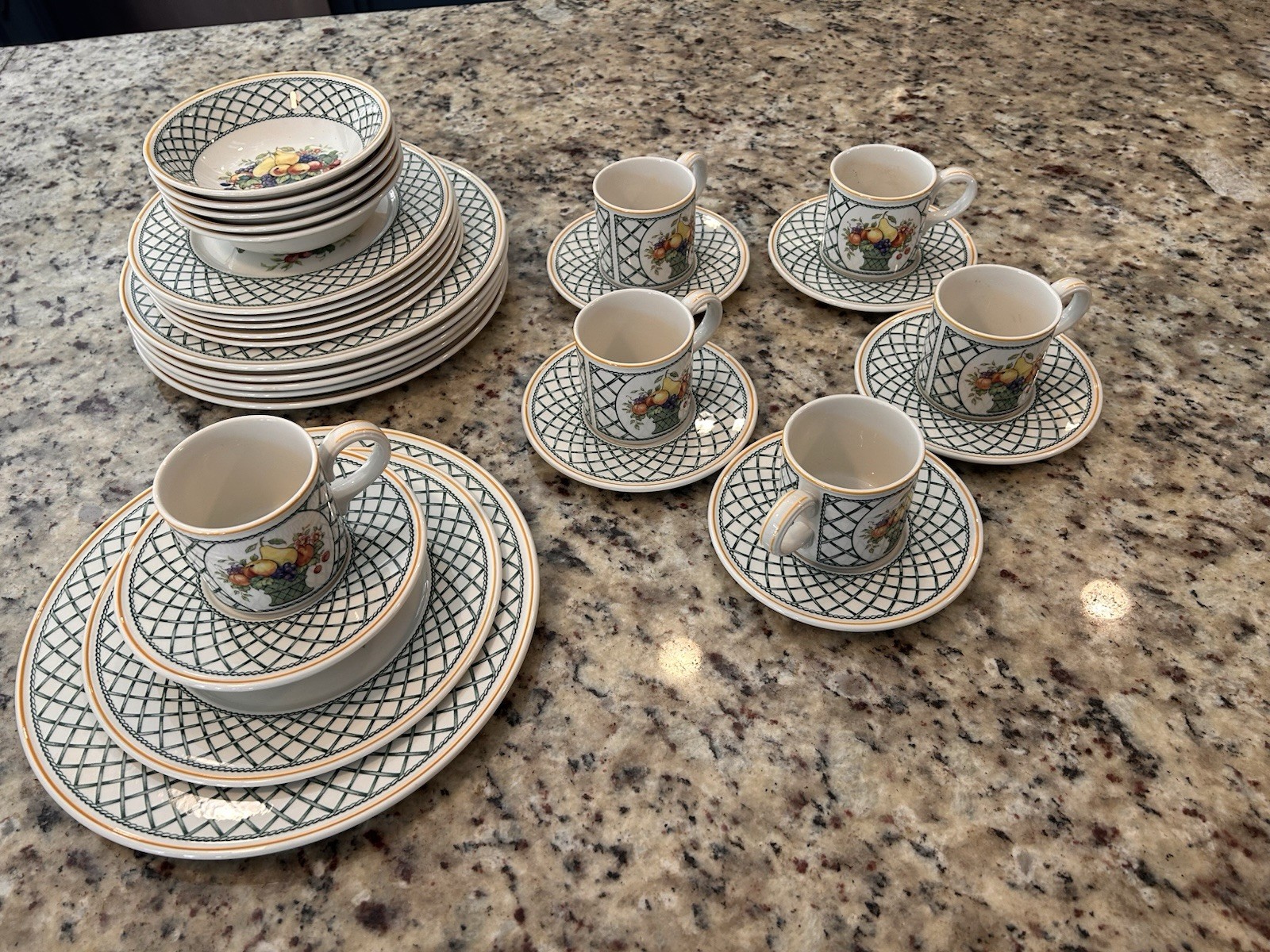 Villeroy & Boch Basket  30 Pc Sets of 6- 5 Piece Place Setting Great Cond