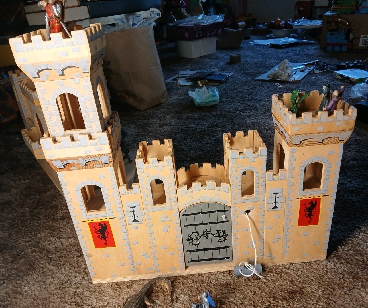 VTG Melissa & Doug DLX Folding Wooden Castle Includes Papo & Schleich Figures VTG Melissa & Doug DLX Folding Wooden Castle Includes Papo & Schleich Figures