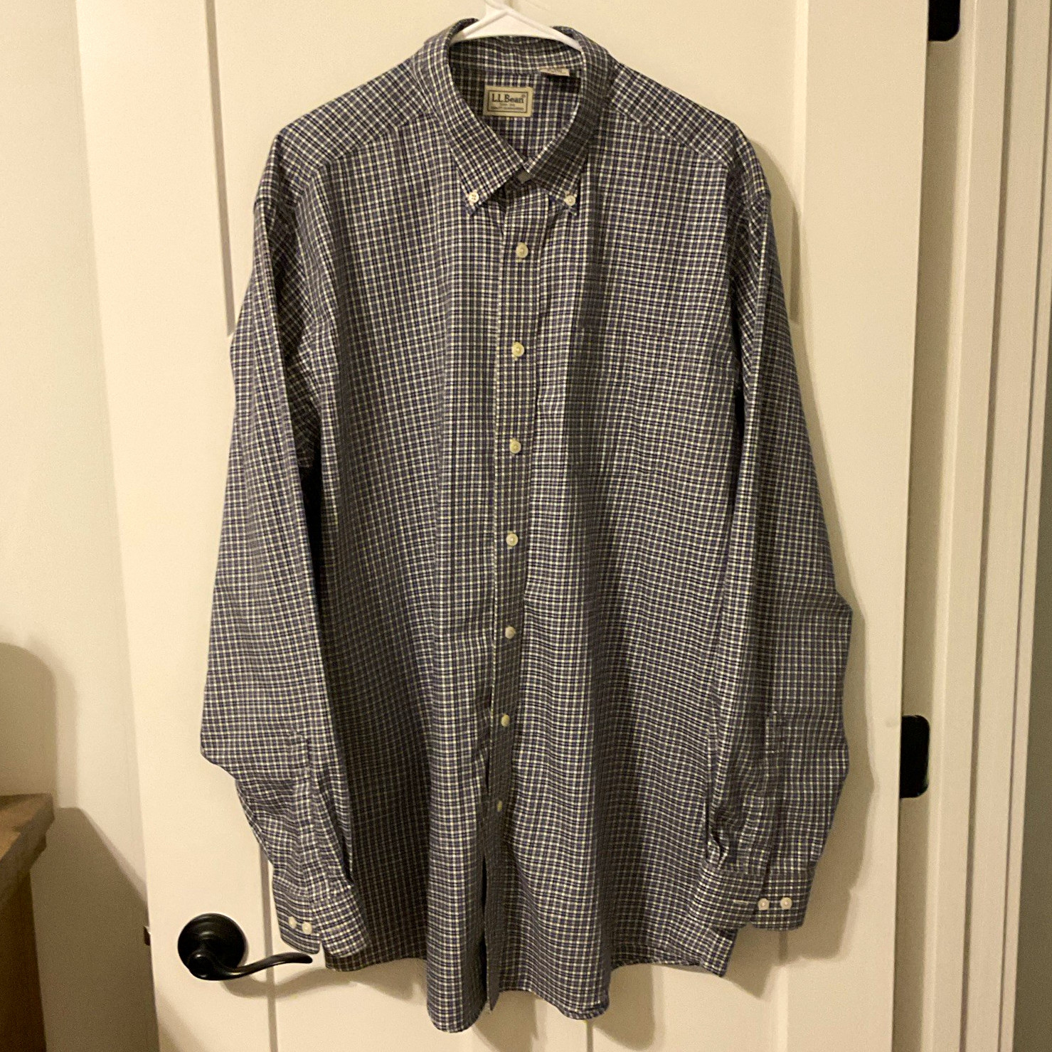 L.L.Bean Men\'s XL Blue/White Plaid Long Sleeve Woven Button-Down Shirt L.L.Bean Men\'s XL Blue/White Plaid Long Sleeve Woven Button-Down Shirt