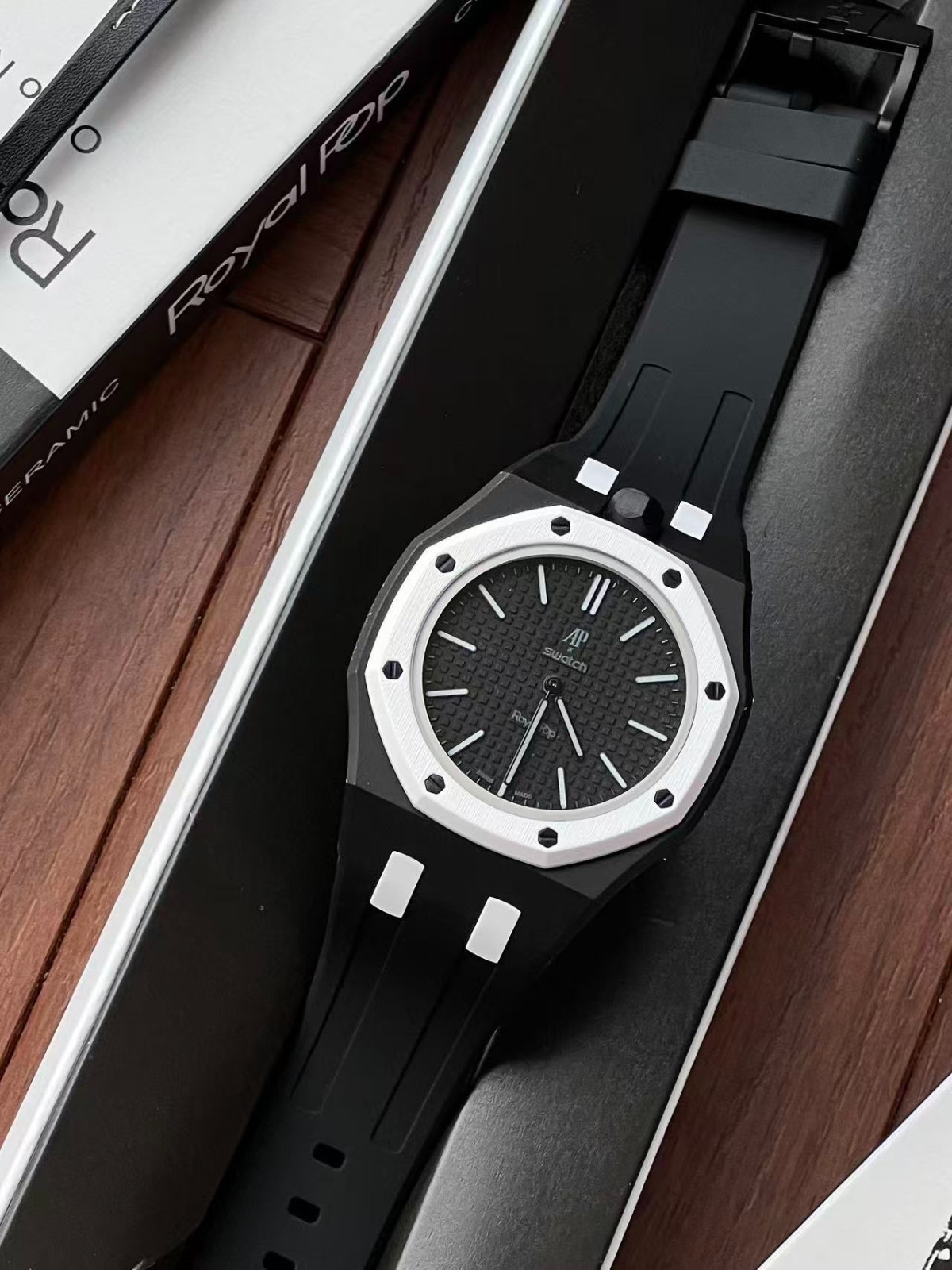 Swatch x Audemars Piguet Royal Pop Ocho Negro SSX03W101N Bioceramic Pocket W