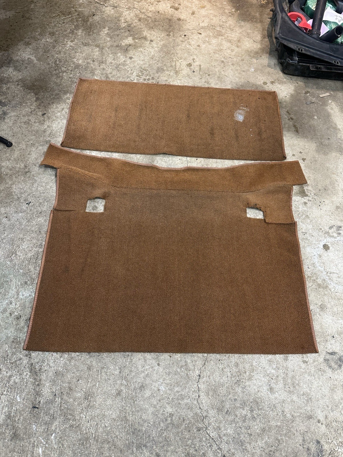 Jeep CJ nutmeg rear carpet fixed rear bench (1981)