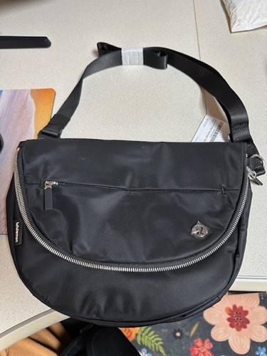 Lululemon All Night Festival Bag 5 L Black/Silver 5L Crossbody Purse Lululemon All Night Festival Bag 5 L Black/Silver 5L Crossbody Purse