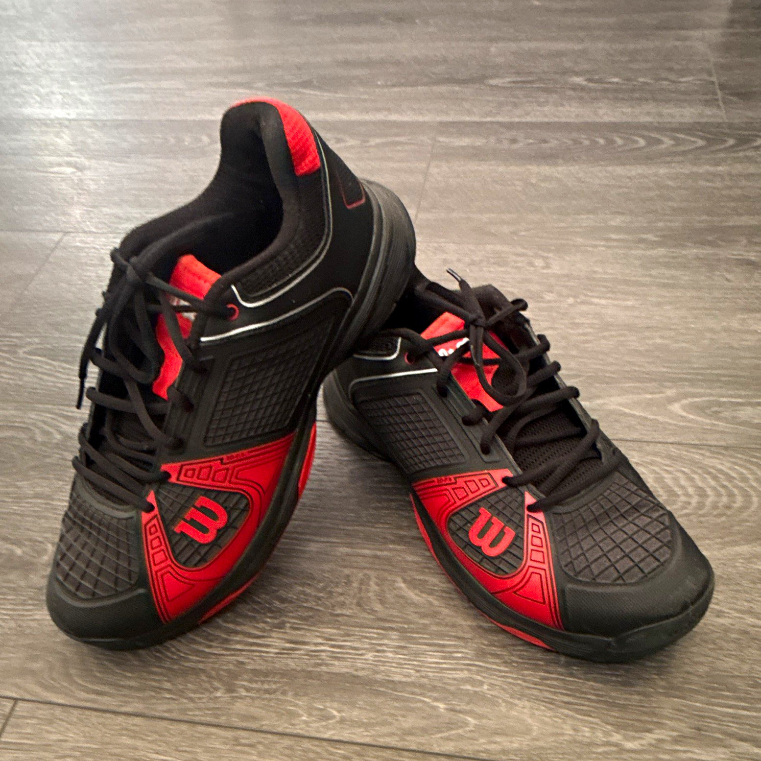 Wilson Men\'s Tennis Shoes Lace-Up Sneakers Black/Red US 10.5 Medium