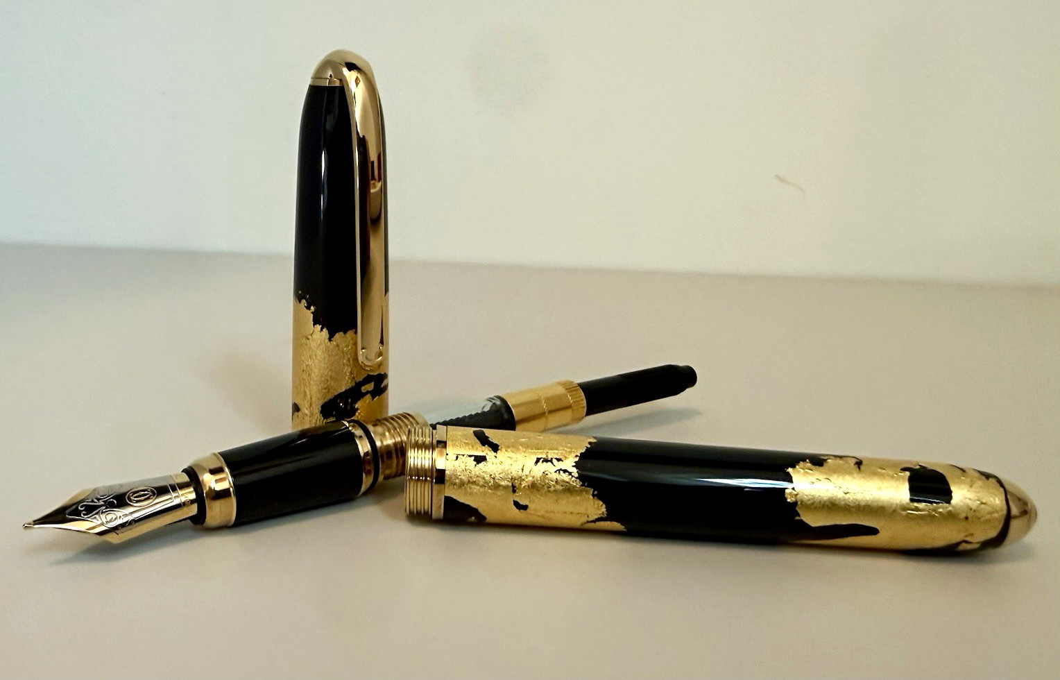 Louis Cartier Dandy Gold Foil & Black Lacquer LE 0758/1847 Fountain Pen, 18K Nib Louis Cartier Dandy Gold Foil & Black Lacquer LE 0758/1847 Fountain Pen, 18K Nib