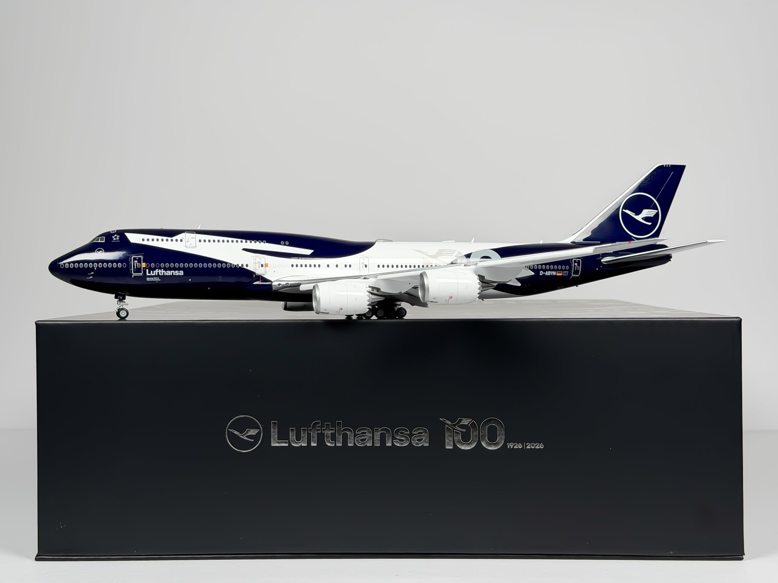 1:200 SQ Wings Lufthansa Boeing 747-8i D-ABYN 100th Anniversary 1:200 SQ Wings Lufthansa Boeing 747-8i D-ABYN 100th Anniversary