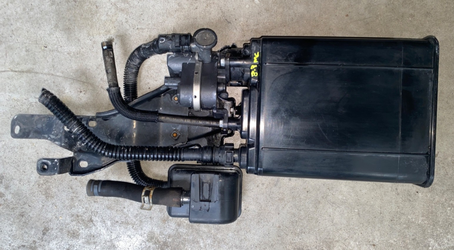06-10 LEXUS RX400h Highlander CHARCOAL FUEL GAS VAPOR CANISTER TANK 77740-48140 06-10 LEXUS RX400h Highlander CHARCOAL FUEL GAS VAPOR CANISTER TANK 77740-48140