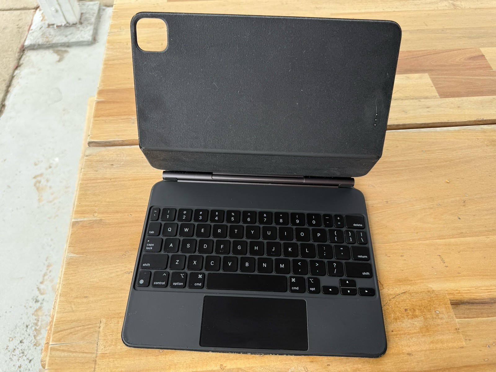 Apple MXQT2LL/A Magic Keyboard for iPad Pro 11-inch (1st and 2nd Gen) Apple MXQT2LL/A Magic Keyboard for iPad Pro 11-inch (1st and 2nd Gen)