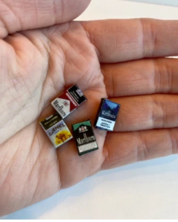 4PC Miniature Dollhouse Pack Of Cigarette Case 1:12 Scale Table Decoration 4PC Miniature Dollhouse Pack Of Cigarette Case 1:12 Scale Table Decoration