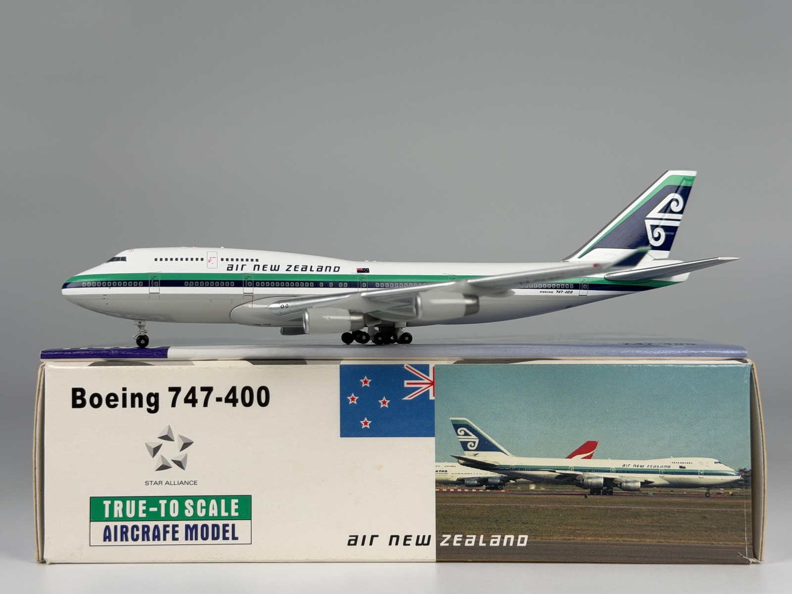 1:400 Blue Box Air New Zealand Boeing 747-400 ZK-SUH