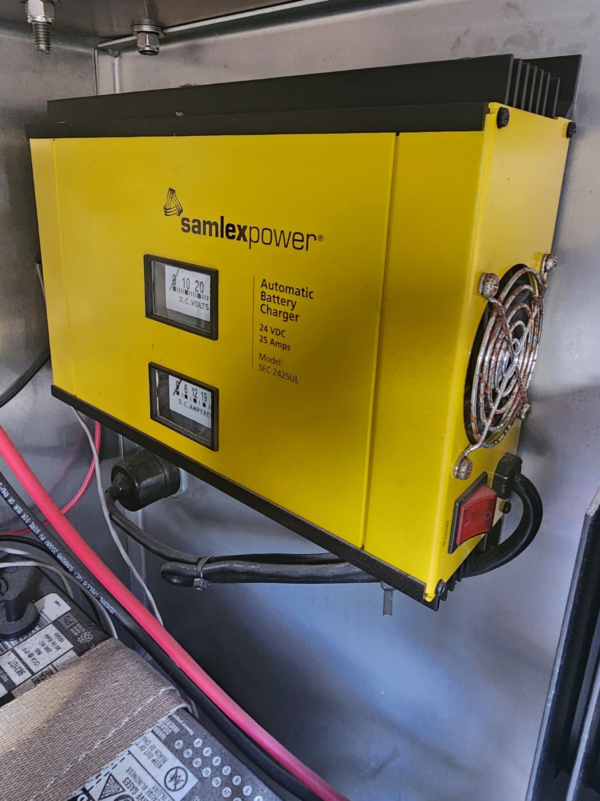 Samlex America SEC-2425UL Battery Charger. Used & Works Samlex America SEC-2425UL Battery Charger. Used & Works