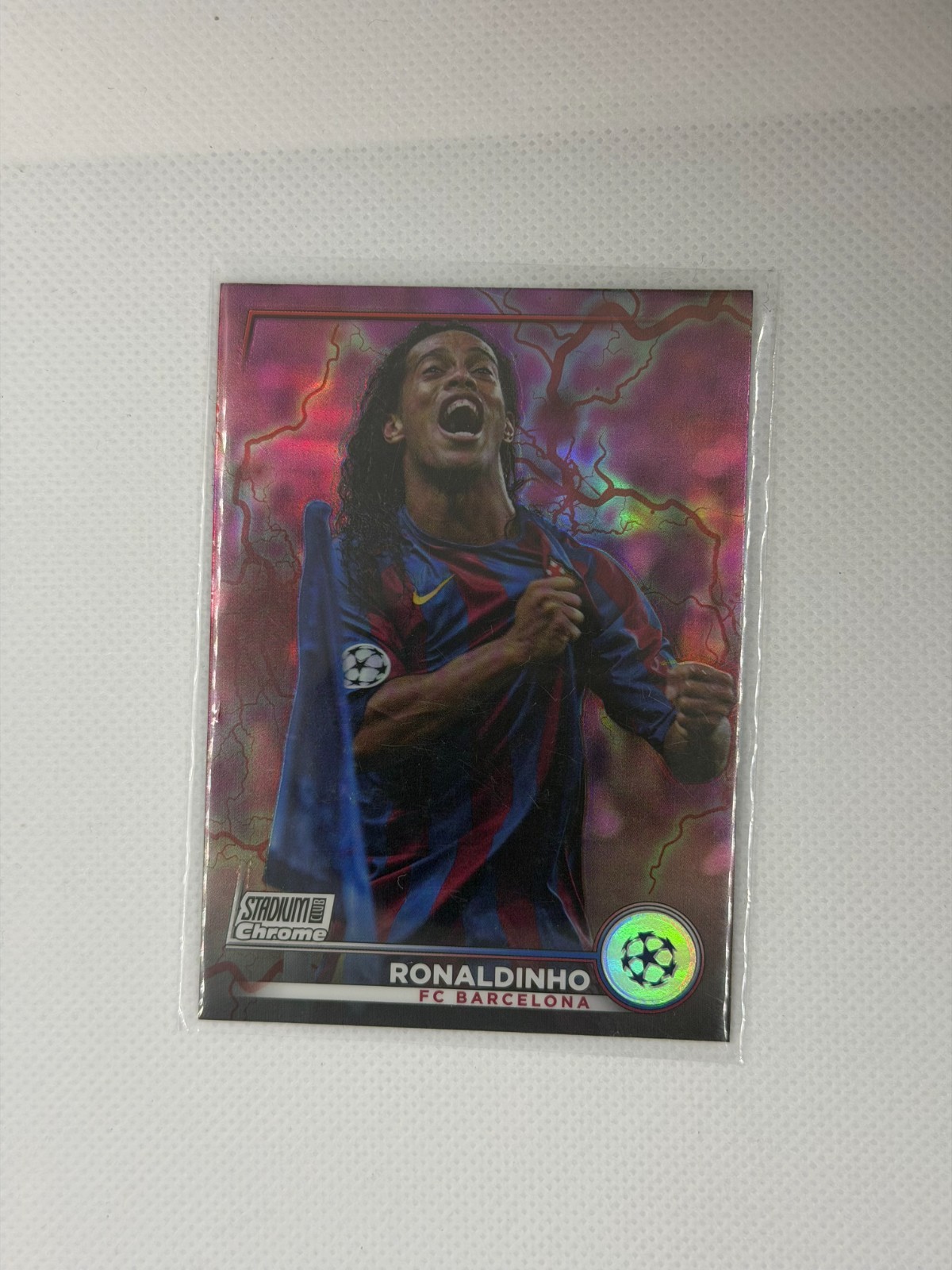 2022-23 Stadium Club Chrome UCC Ronaldinho Pink Red Electric Charge #10 Barsa