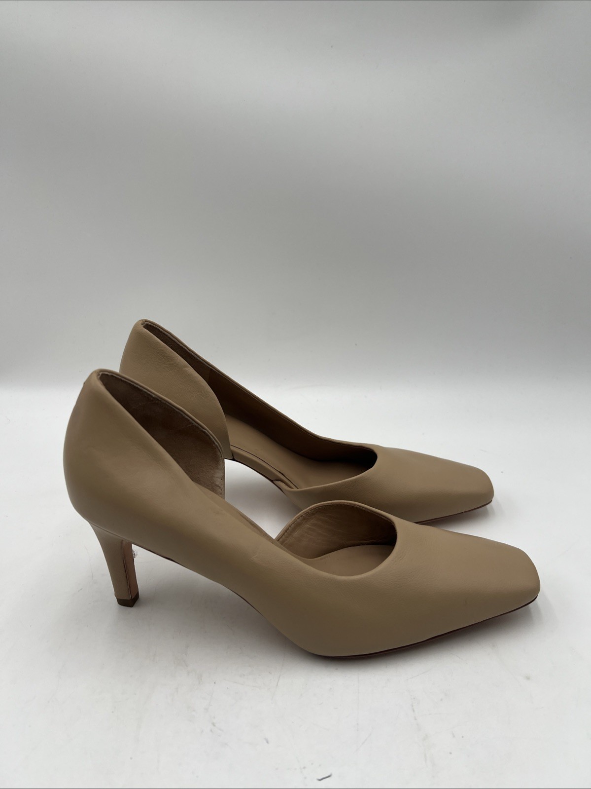 Women’s Vince Tiana Point-Toe Leather Pumps Beige Size 8M/38