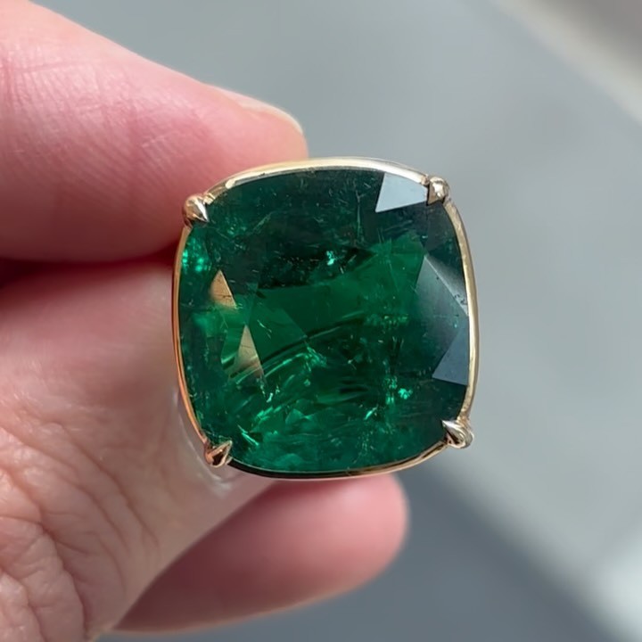 Luxury 5.00 Ct Natural Green Emerald Diamond Wedding Ring Solid 14K Yellow Gold