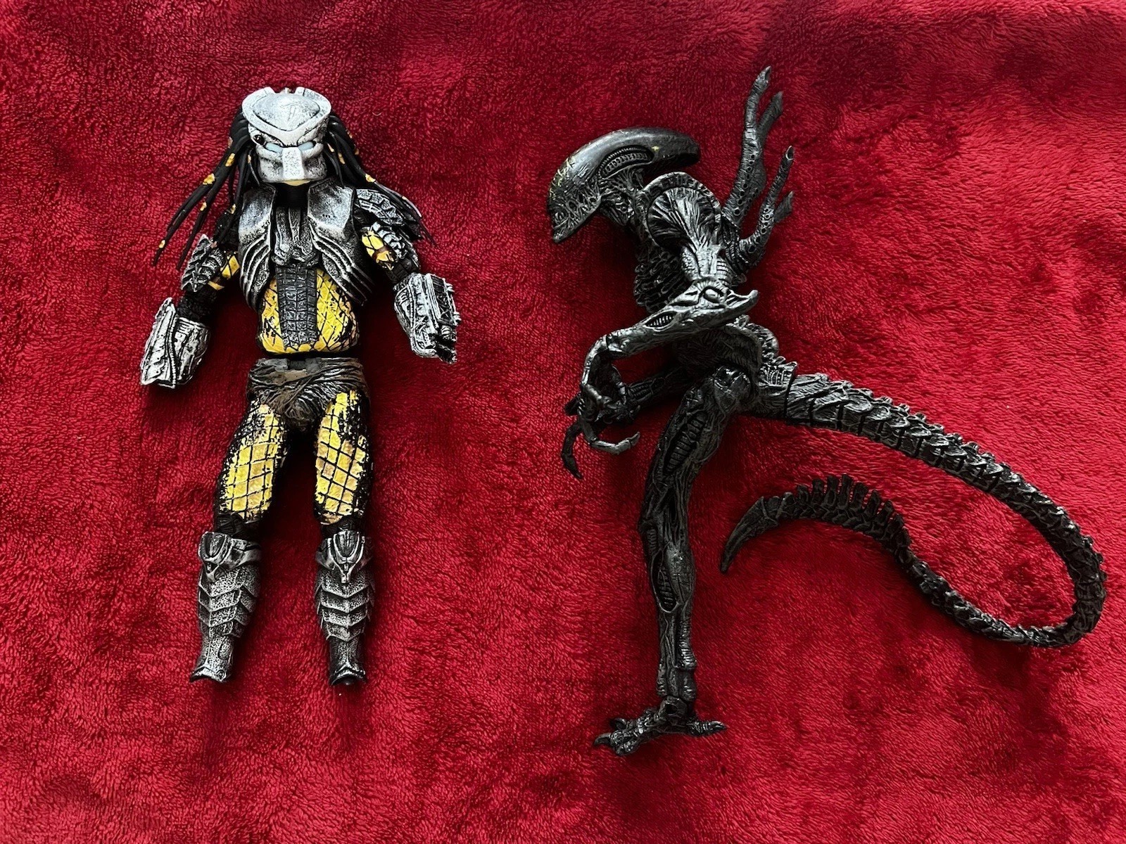 NECA & McFarlane AVP LOT, KO Scar & Grid Alien NECA & McFarlane AVP LOT, KO Scar & Grid Alien