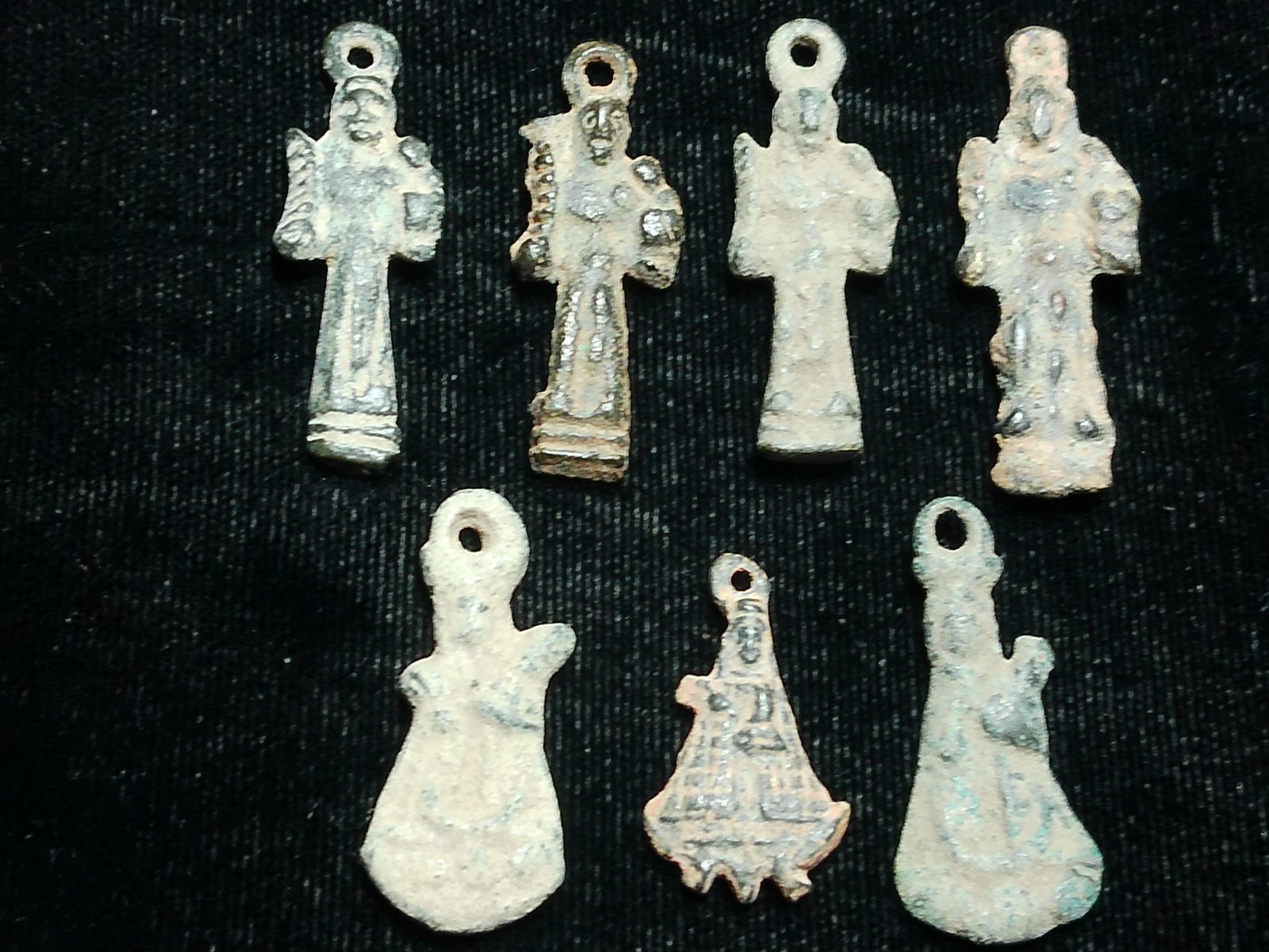 Dug 17th - 18th C Spanish Colonial Pilgrimage / Devotional Medals / Pendants (7) Dug 17th - 18th C Spanish Colonial Pilgrimage / Devotional Medals / Pendants (7)