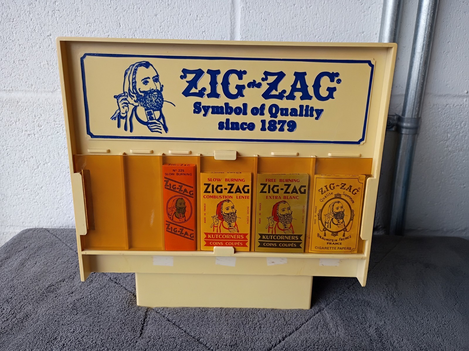 Vintage Zig Zag Papers 6 Slot Double Sided Plastic Counter Dispenser Display Vintage Zig Zag Papers 6 Slot Double Sided Plastic Counter Dispenser Display