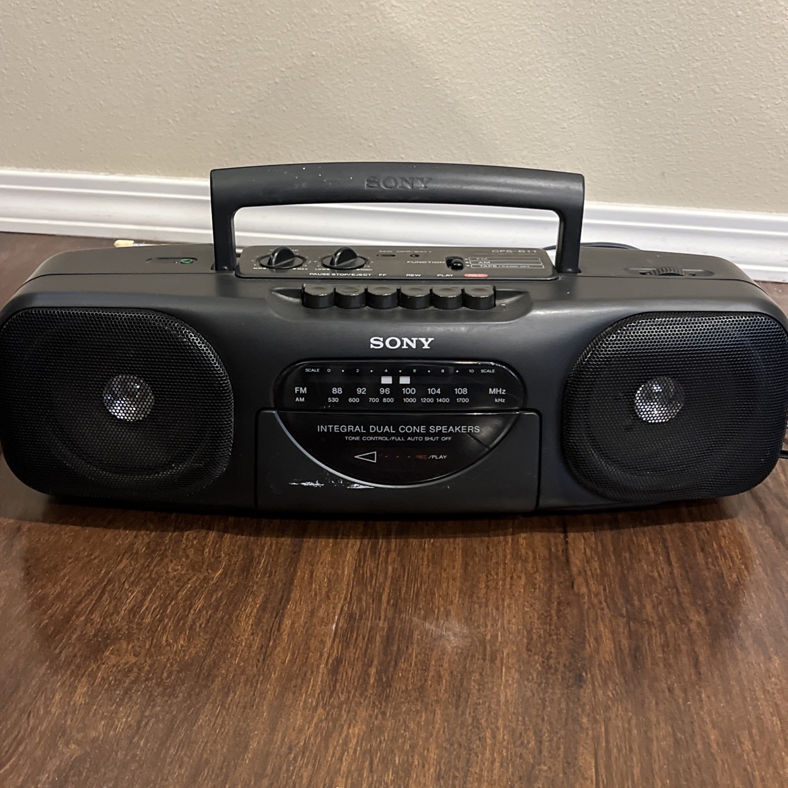 Vtg Sony CFS-B11 Boom Portable AM-FM Stereo Radio Cassette Player Black Recorder Vtg Sony CFS-B11 Boom Portable AM-FM Stereo Radio Cassette Player Black Recorder