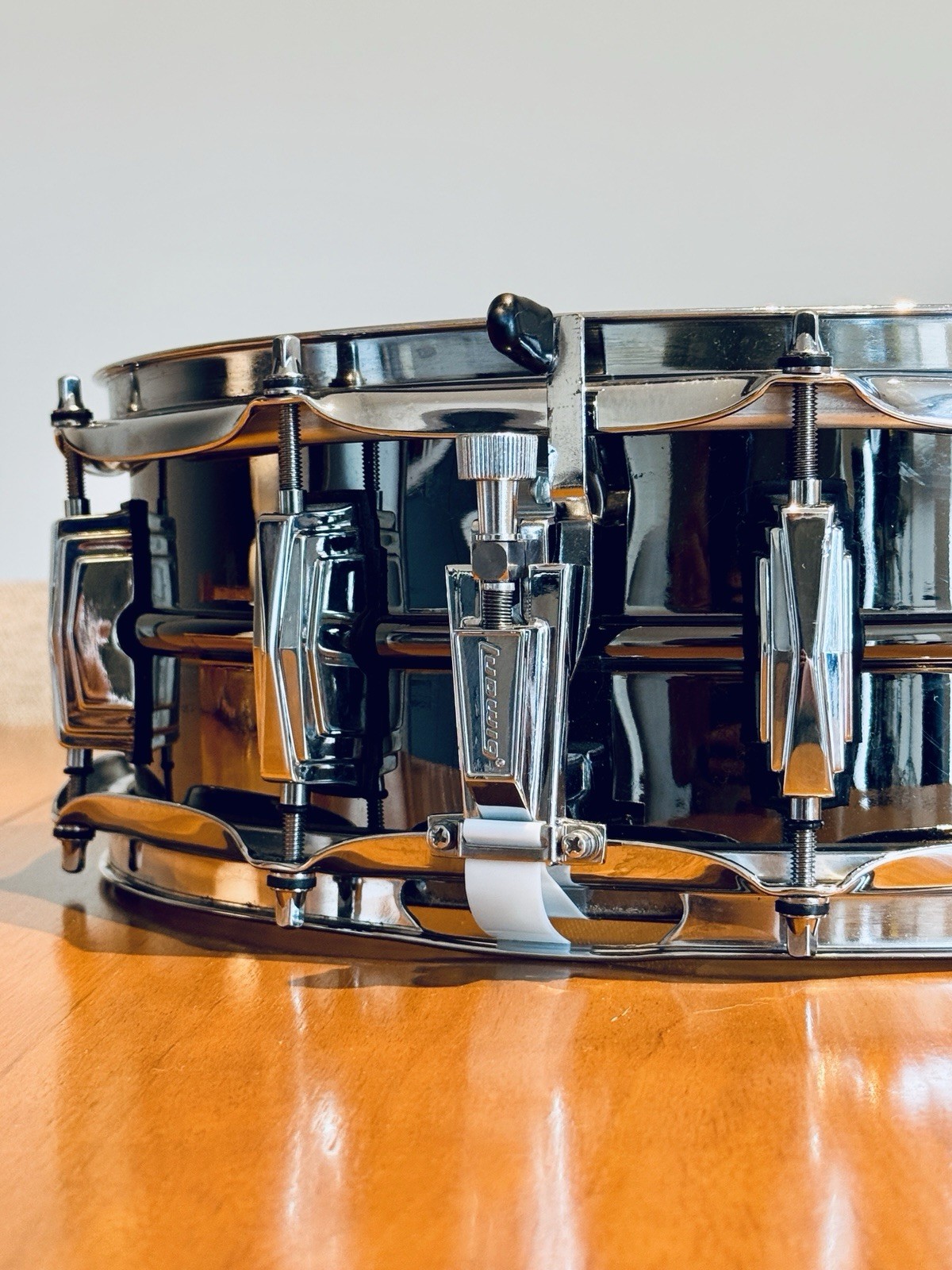 Ludwig Black Beauty, 10 Lug Snare Drum 5x14, Black Nickel, With a Bag Ludwig Black Beauty, 10 Lug Snare Drum 5x14, Black Nickel, With a Bag