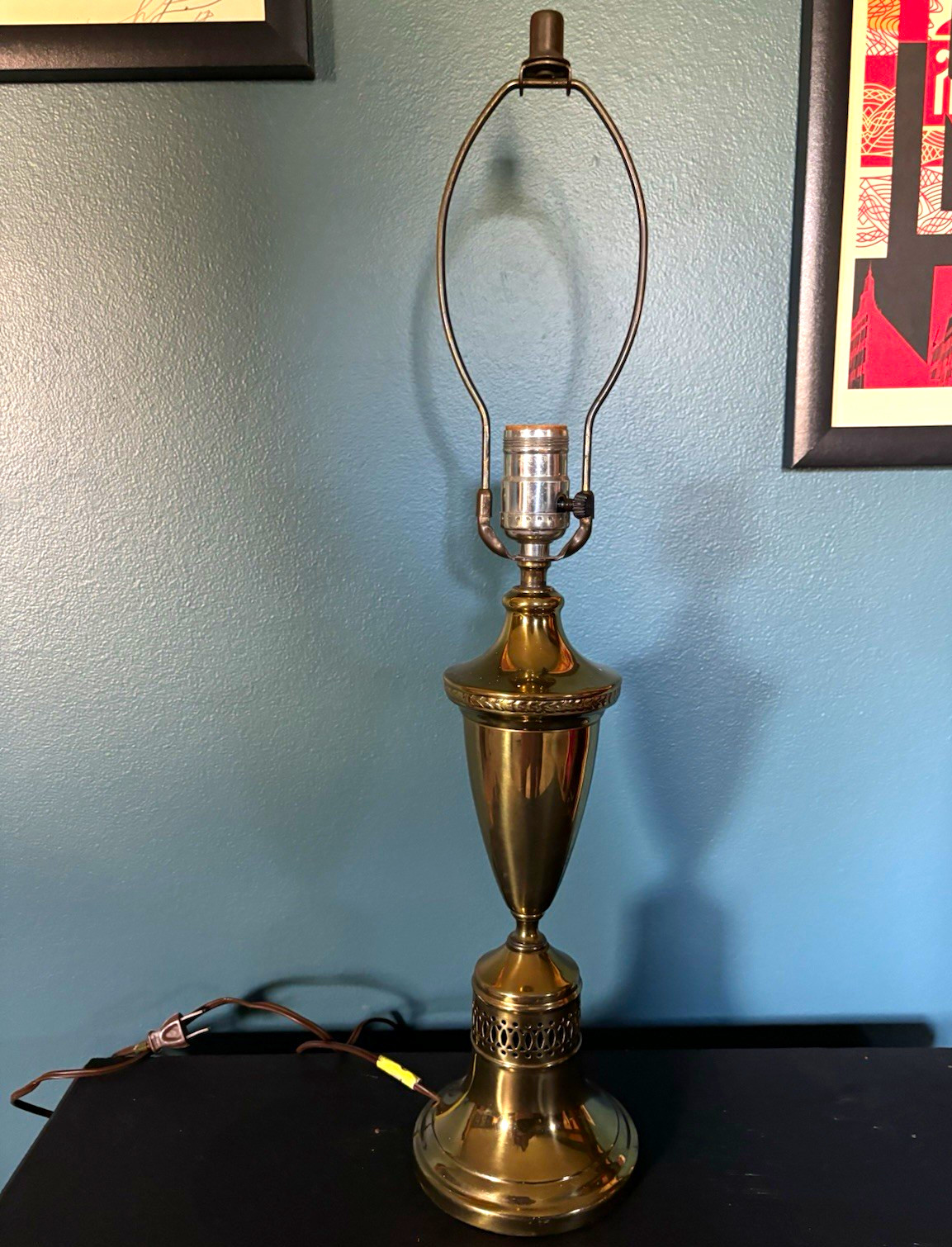 Vintage 23” Brass Tone Urn Table Lamp Hollywood Regency Ornate Base WORKS