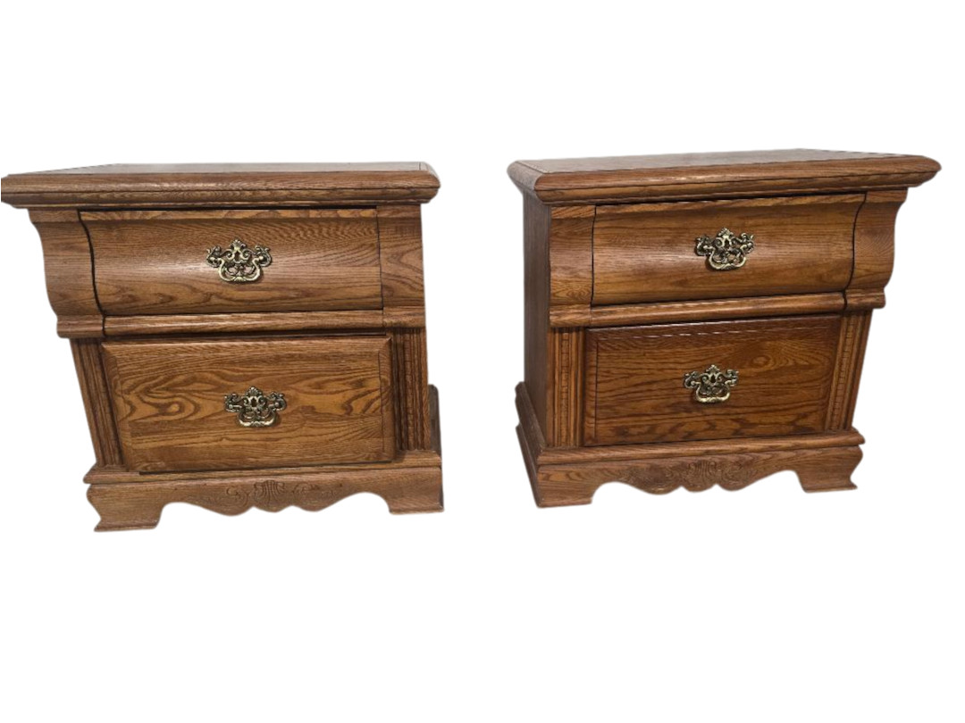 Vintage Vaughan Bassett Oak Nightstands Pair 2 Drawer Bedside End Tables Vintage Vaughan Bassett Oak Nightstands Pair 2 Drawer Bedside End Tables