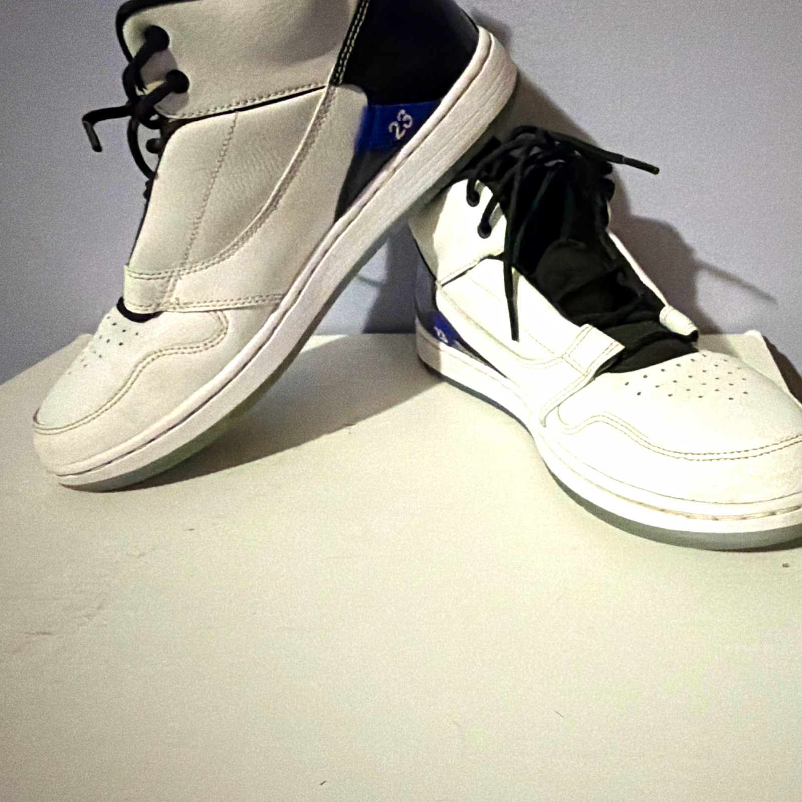 Jordan Men\'s Jordan FadeAway MID White/Black Basketball Shoes 