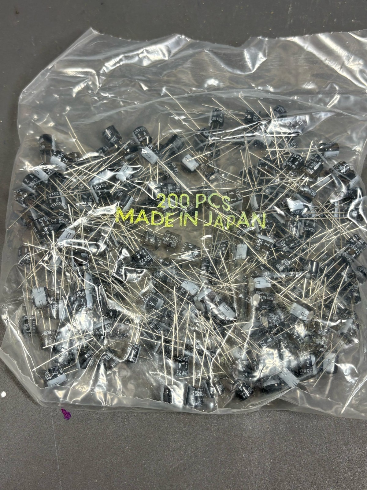 200pcs 22uF 35V Electrolytic Capacitors Radial 105°C Japan Bulk Lot 200pcs 22uF 35V Electrolytic Capacitors Radial 105°C Japan Bulk Lot