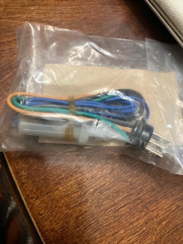 CRAIG/PIONEER  MUNTZ AND OTHERS 8 TRACK PLAYER 5 PIN PLUG OEM NEW RARE