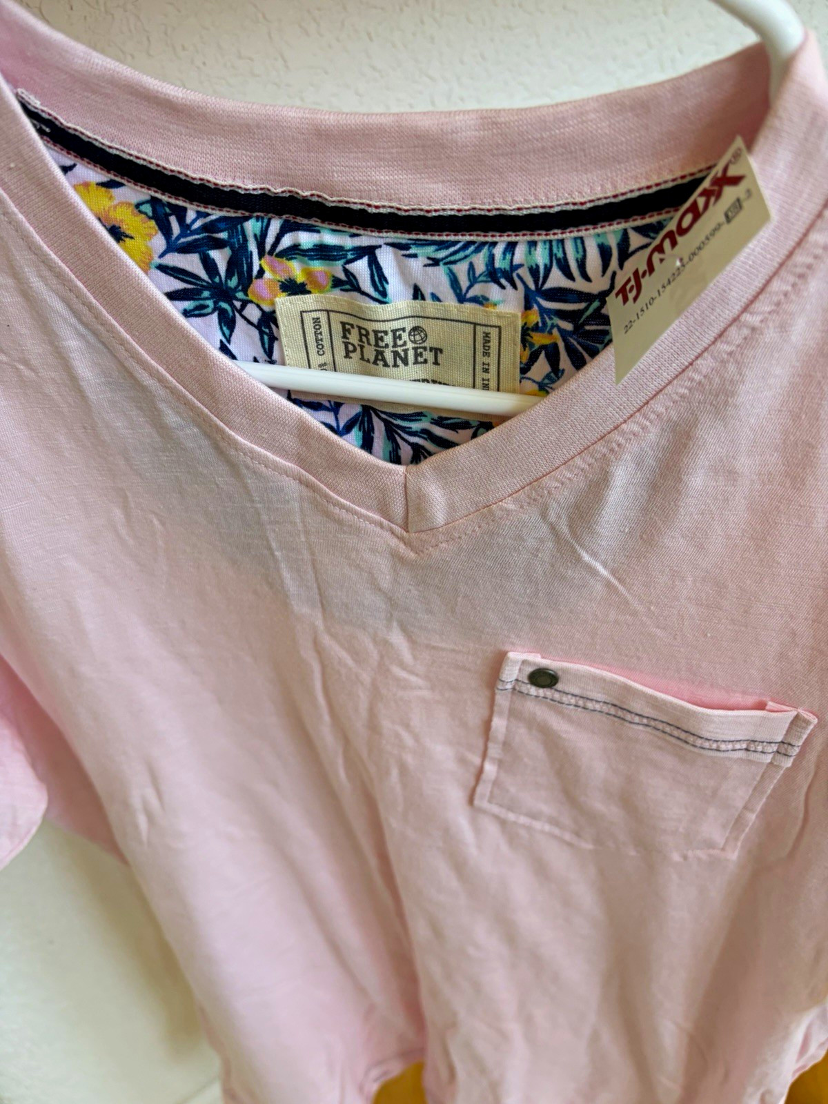 Free Planet Men’s M Pink Cotton Solid V-Neck Short Sleeve Pocket T-Shirt