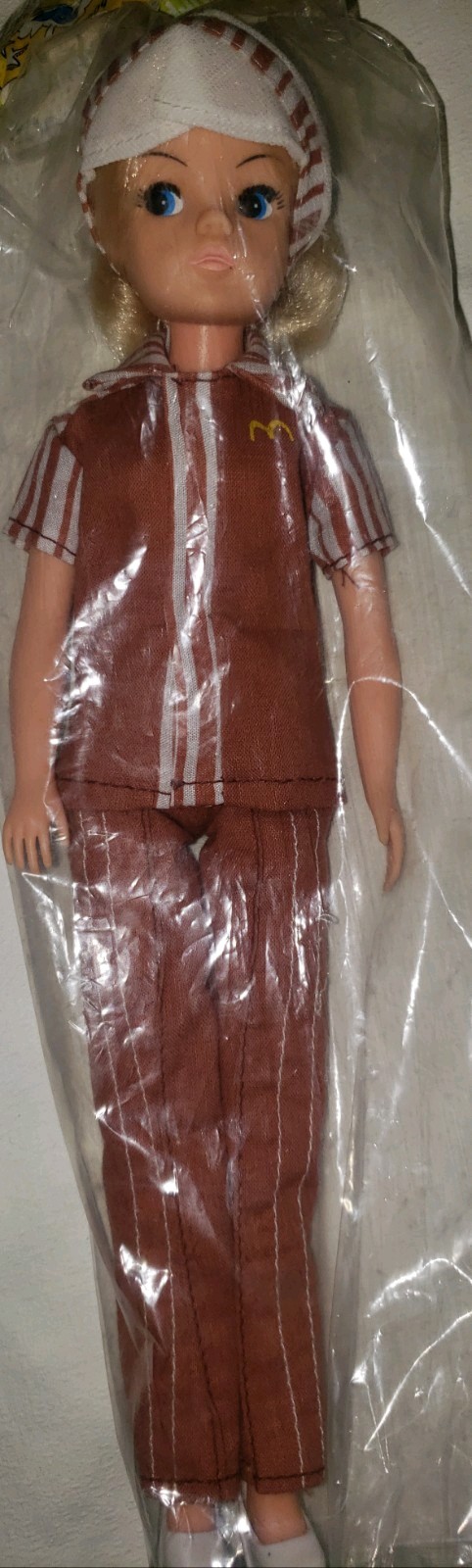 L@@K New Vintage 11\'in Sindy Doll  Mcdonalds Uniform/shoes 