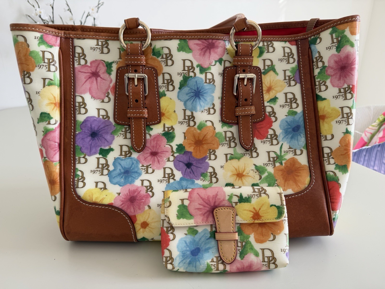 Dooney And Bourke Large Tote Bag & SMALL Purse PLEASE READ DESCRIPTION SEE PIC’S Dooney And Bourke Large Tote Bag & SMALL Purse PLEASE READ DESCRIPTION SEE PIC’S
