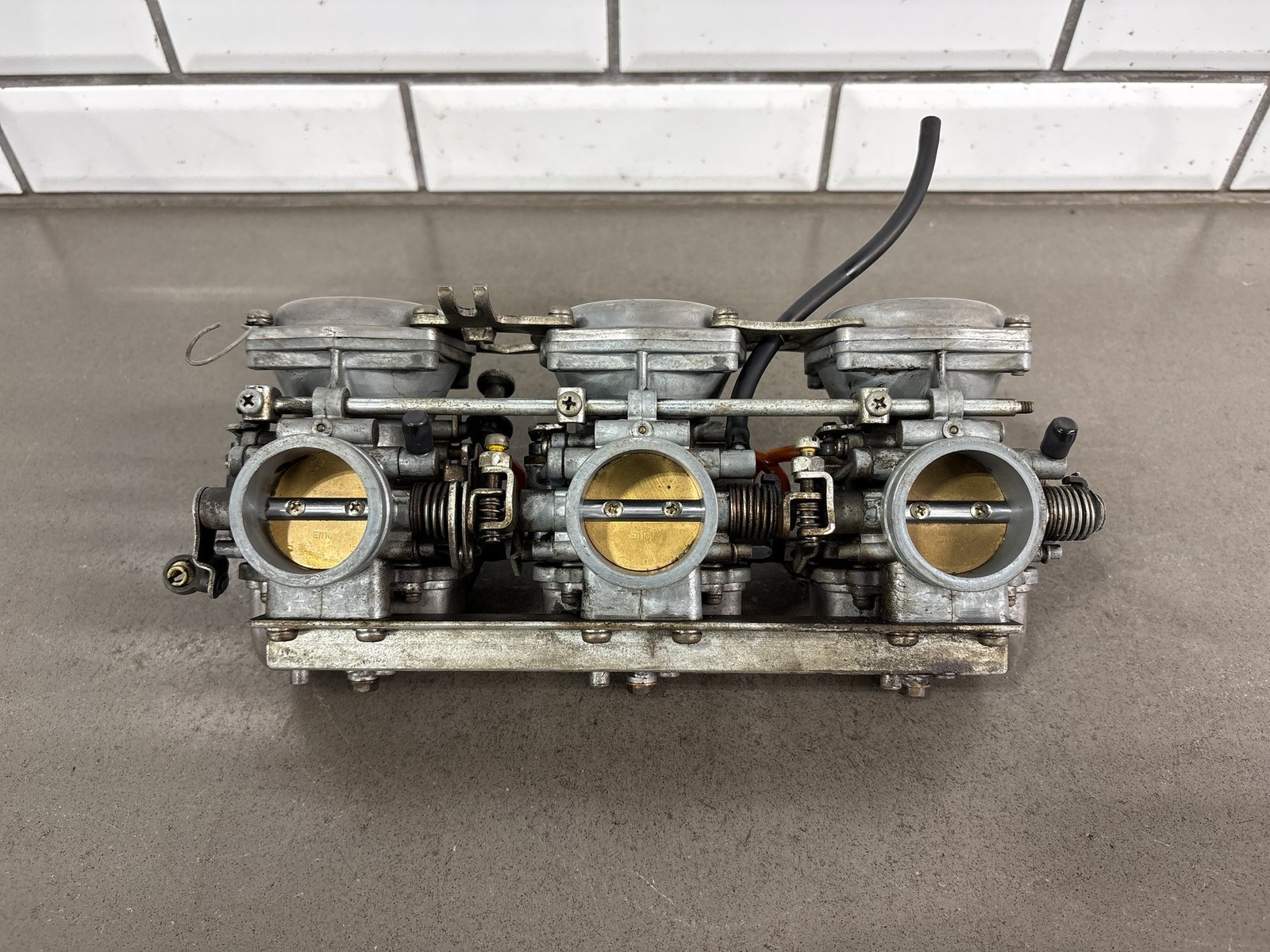 Suzuki GT750 OEM Carburetor Set Vintage Water Buffalo Mikuni