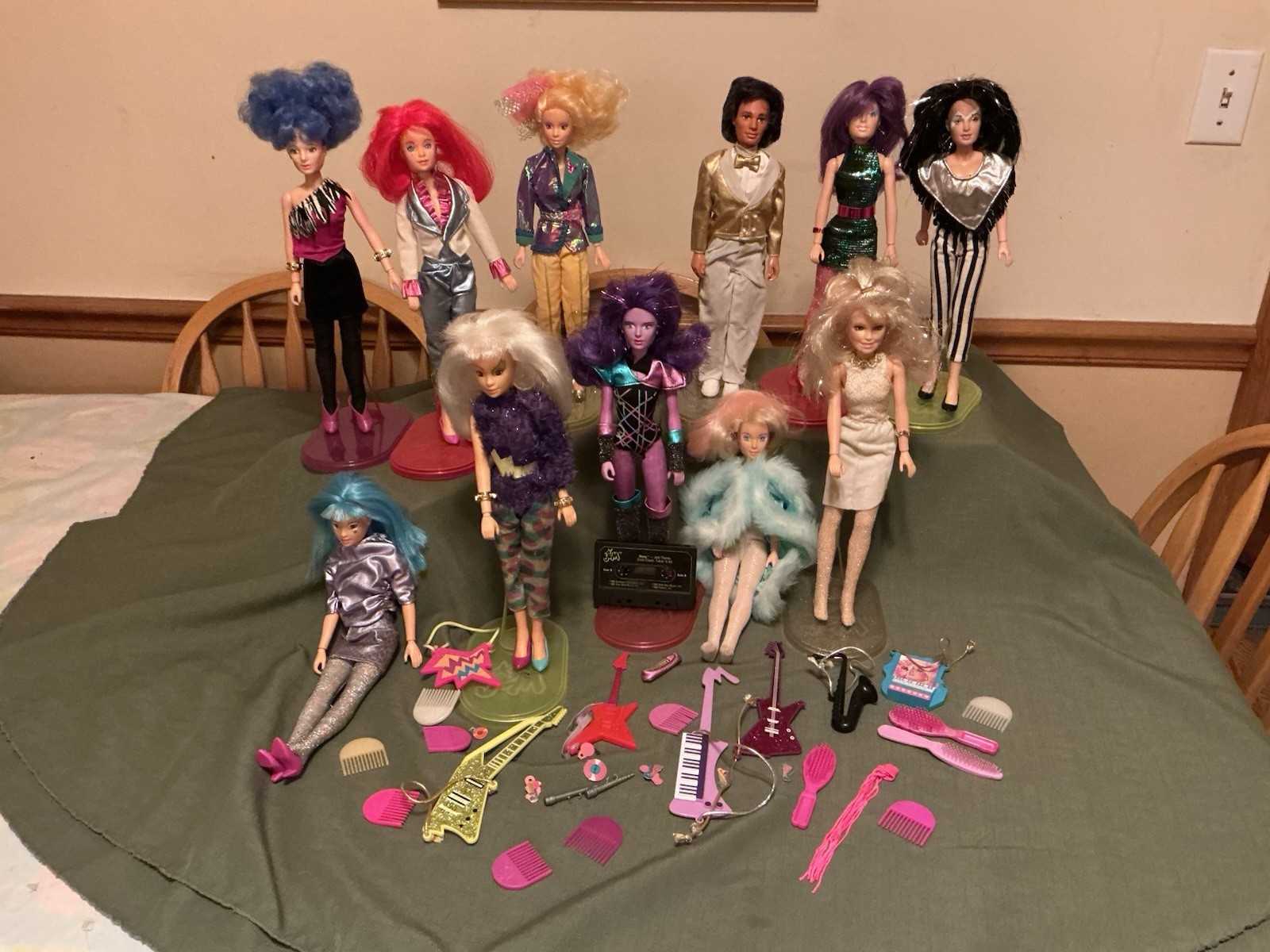 VINTAGE Jem & The Holograms Dolls Lot Of 11 Dolls Fully Clothed & Accessories VINTAGE Jem & The Holograms Dolls Lot Of 11 Dolls Fully Clothed & Accessories