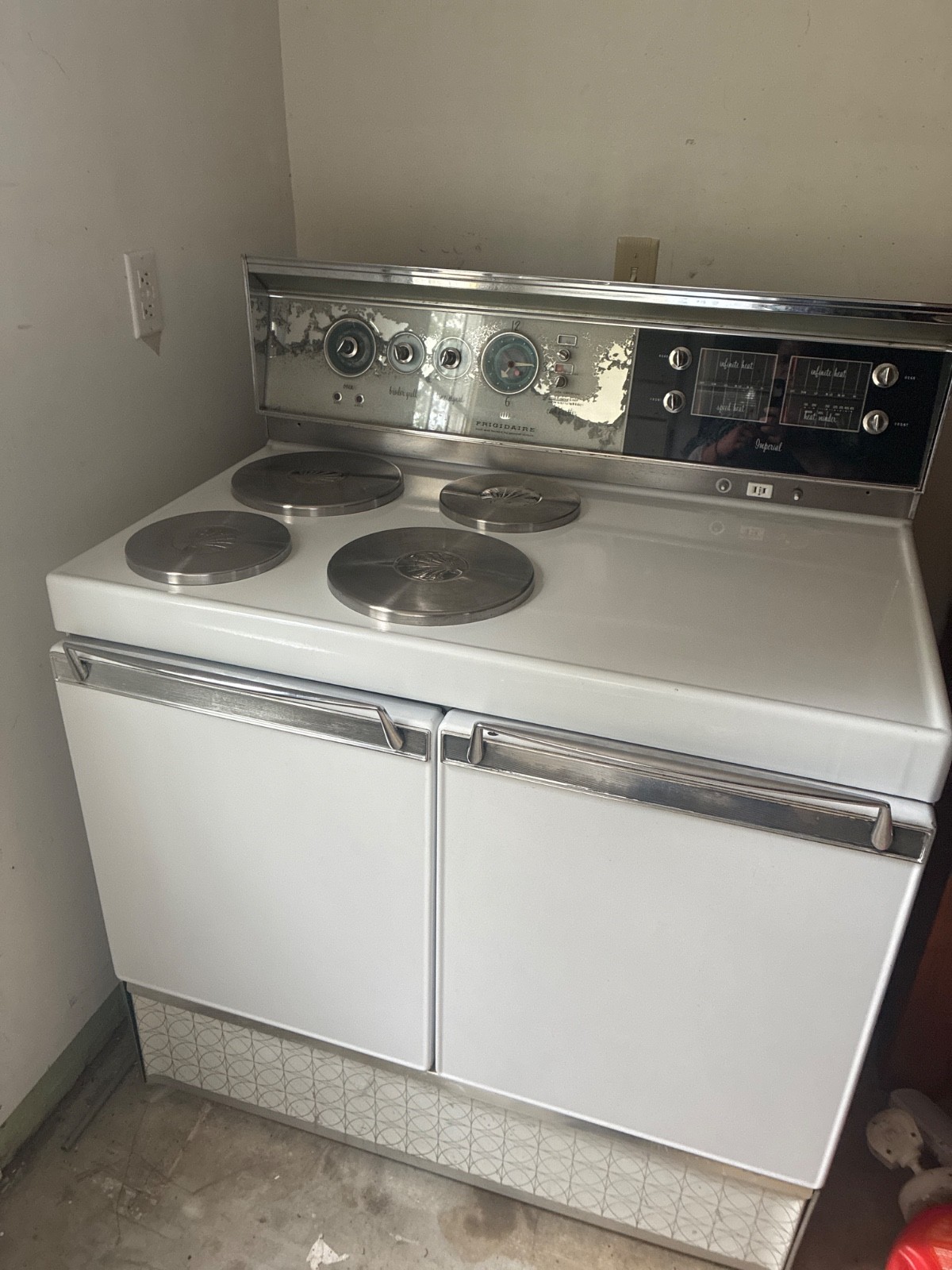 Vintage General Motors Frigidaire Stove 1950s Vintage General Motors Frigidaire Stove 1950s