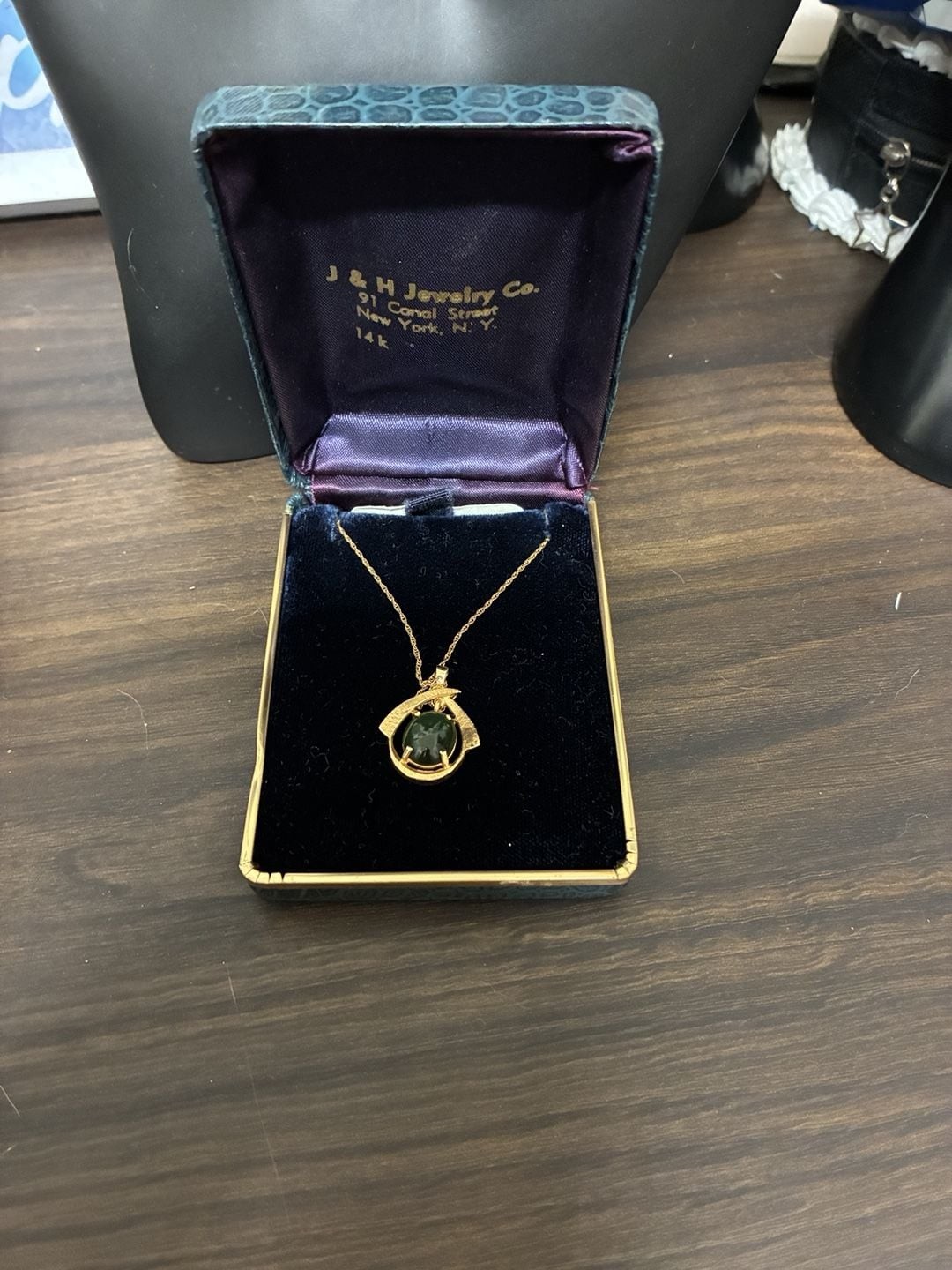 RARE Vintage 1960s 14k Yellow Gold Nephrite Jade Cabochon Pendant Necklace