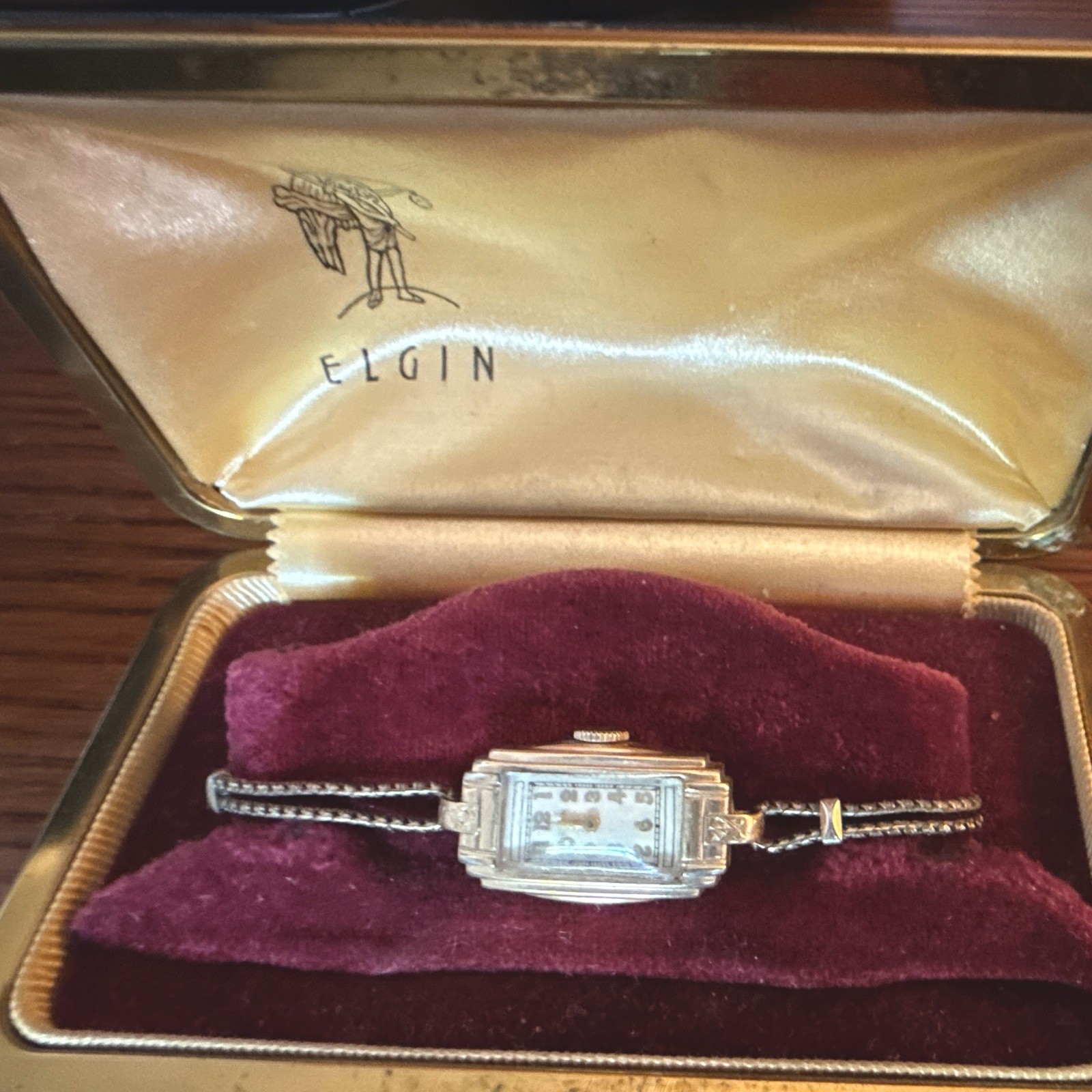 Vintage Elgin lady’s wrist watch in original box. Vintage Elgin lady’s wrist watch in original box.