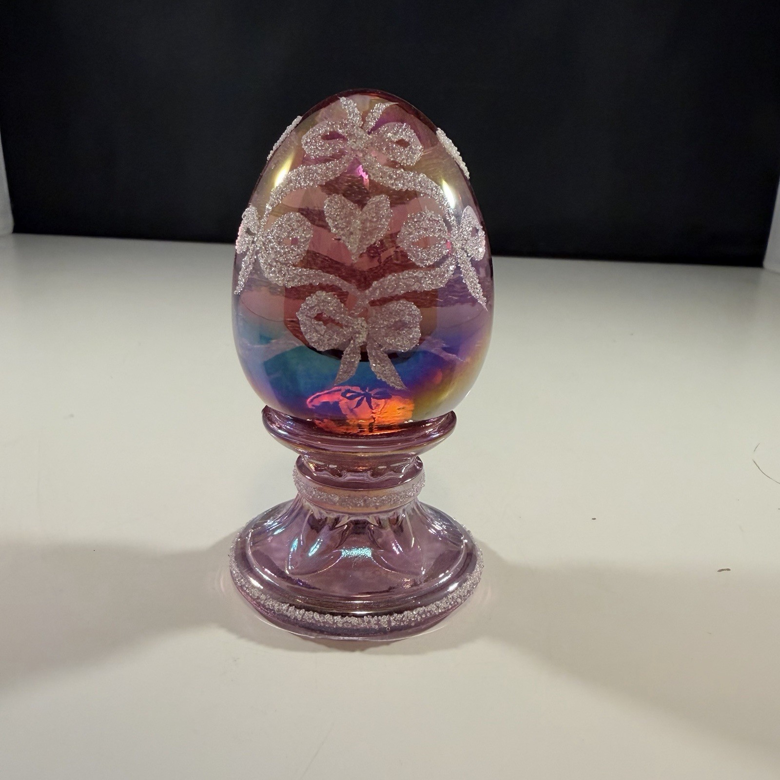 Vintage Fenton Glass Pink Iridescent Bows/Heart Egg On Pedestal /2500- Signed Vintage Fenton Glass Pink Iridescent Bows/Heart Egg On Pedestal /2500- Signed